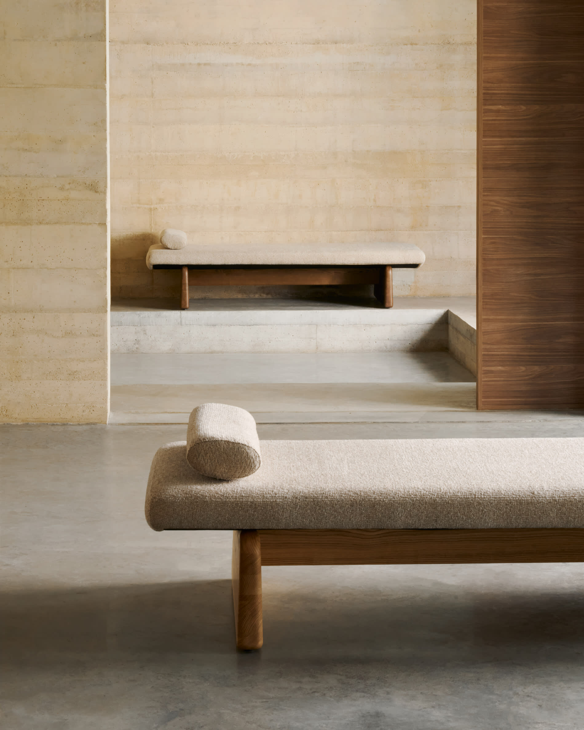 Kave Home Bankje 'Topaz' Chenille en essenhout, 150cm, kleur Naturel