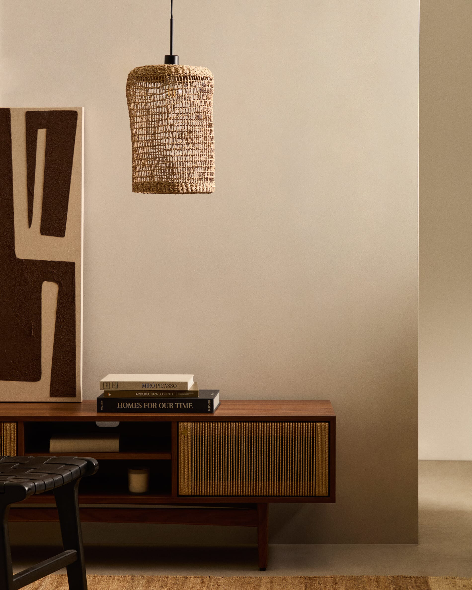Kave Home Barkruk 'Calixta' Hout en leder, kleur Zwart (zithoogte 67cm)
