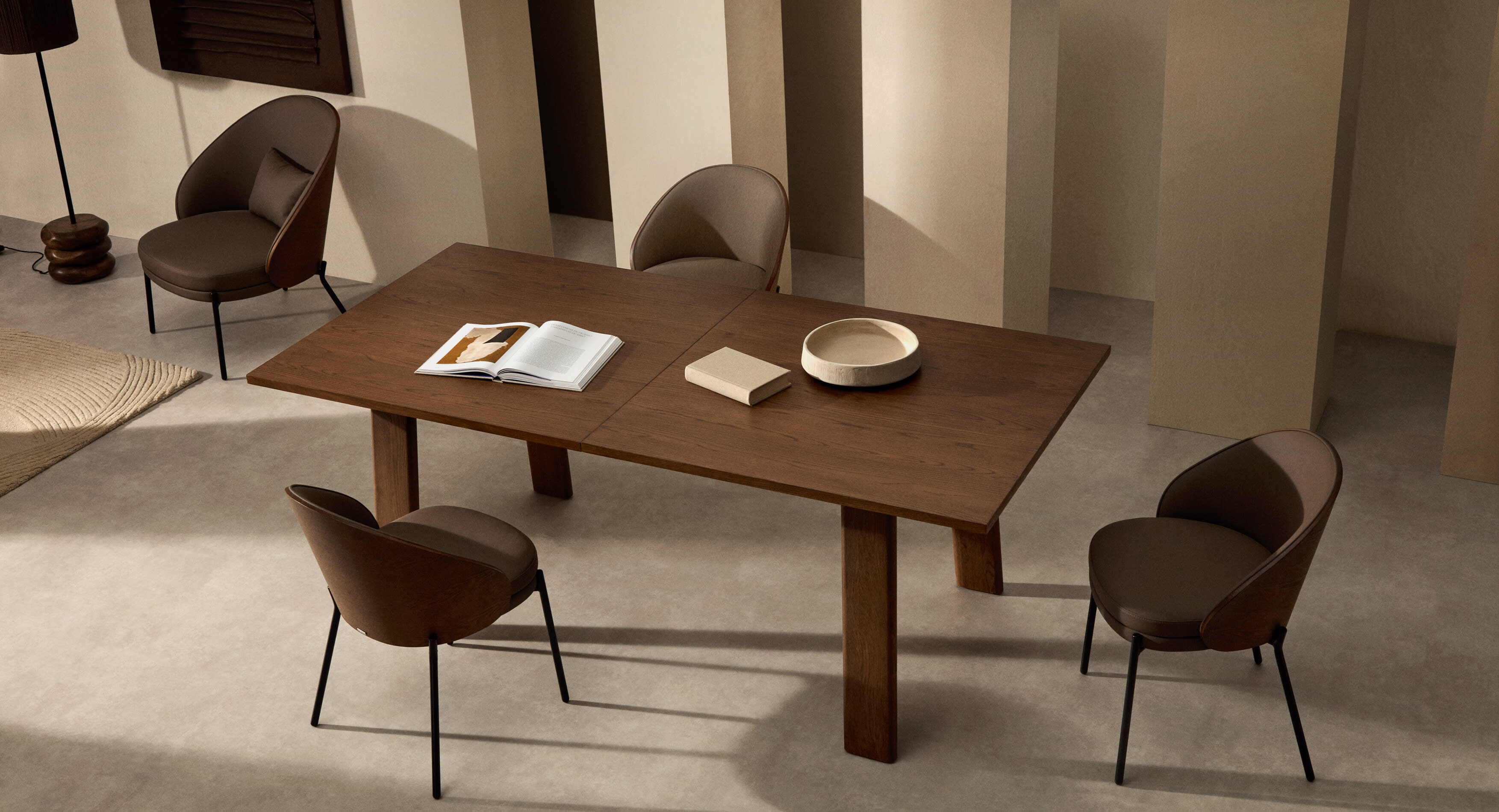 Kave Home Uitschuifbare Eettafel 'Arlen' Eiken, 200 - 250 x 95cm, kleur Walnoot