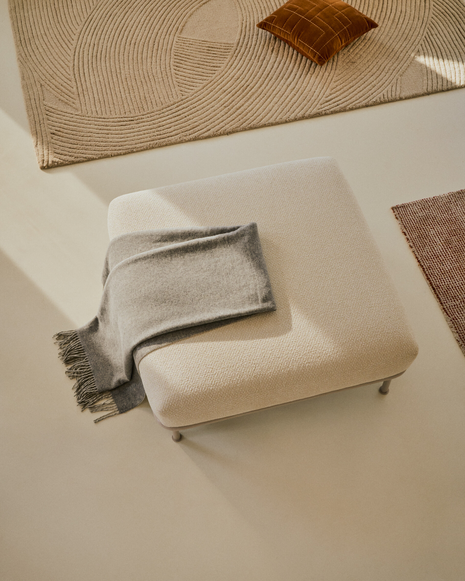Kave Home Hocker 'Aurum' Chenille, kleur Ecru