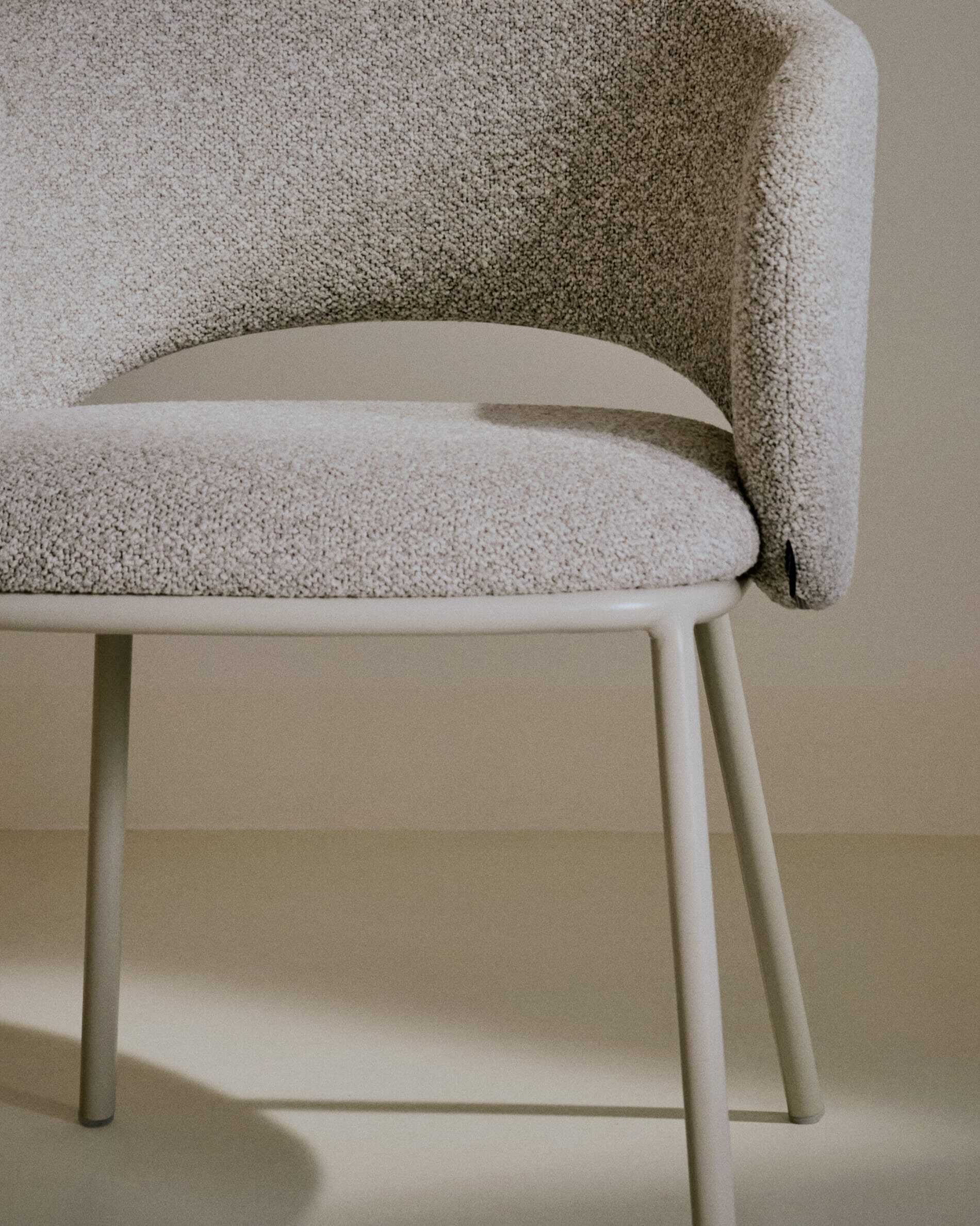 Kave Home Eetkamerstoel 'Maina' Chenille, kleur Beige
