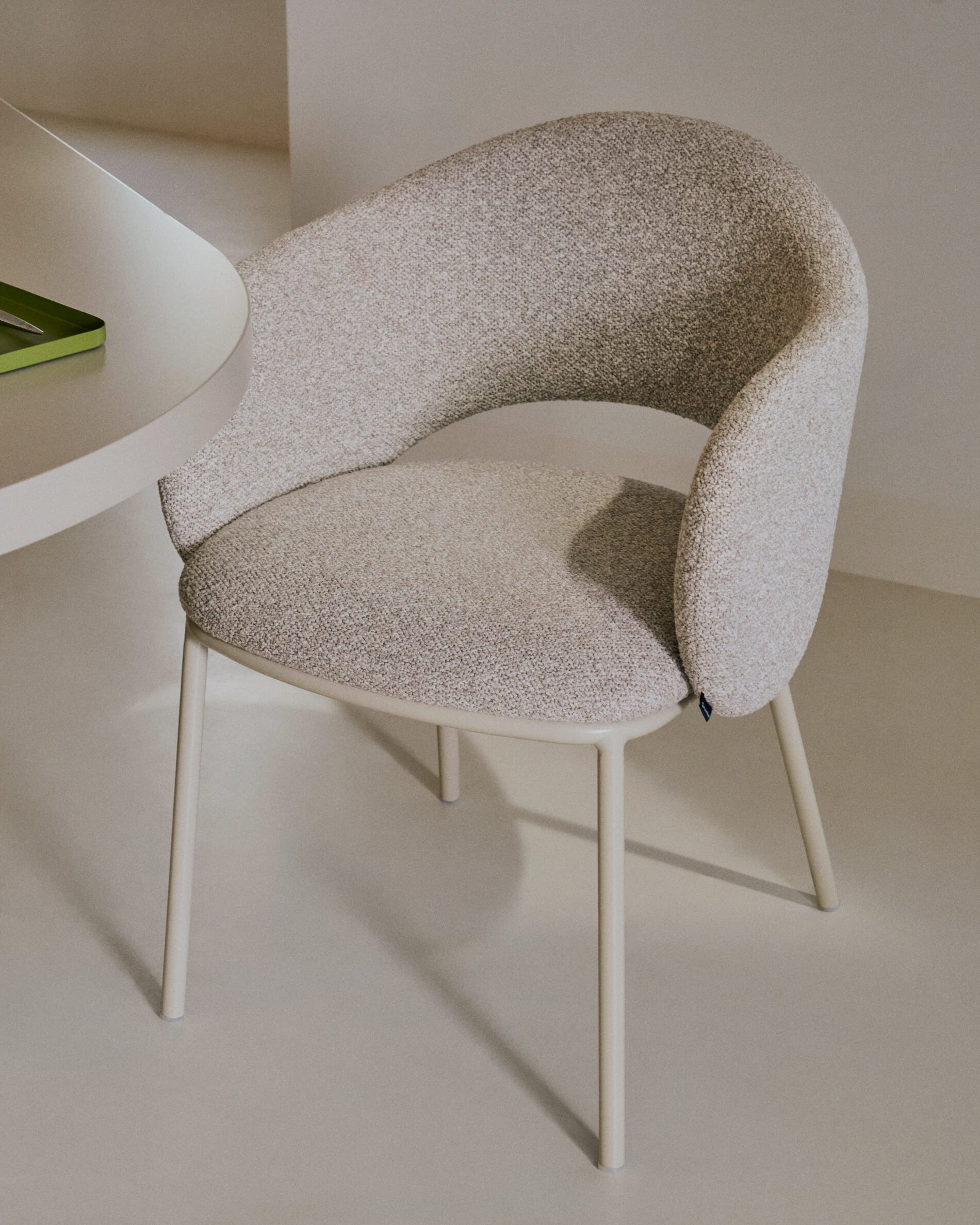 Kave Home Eetkamerstoel 'Maina' Chenille, kleur Beige