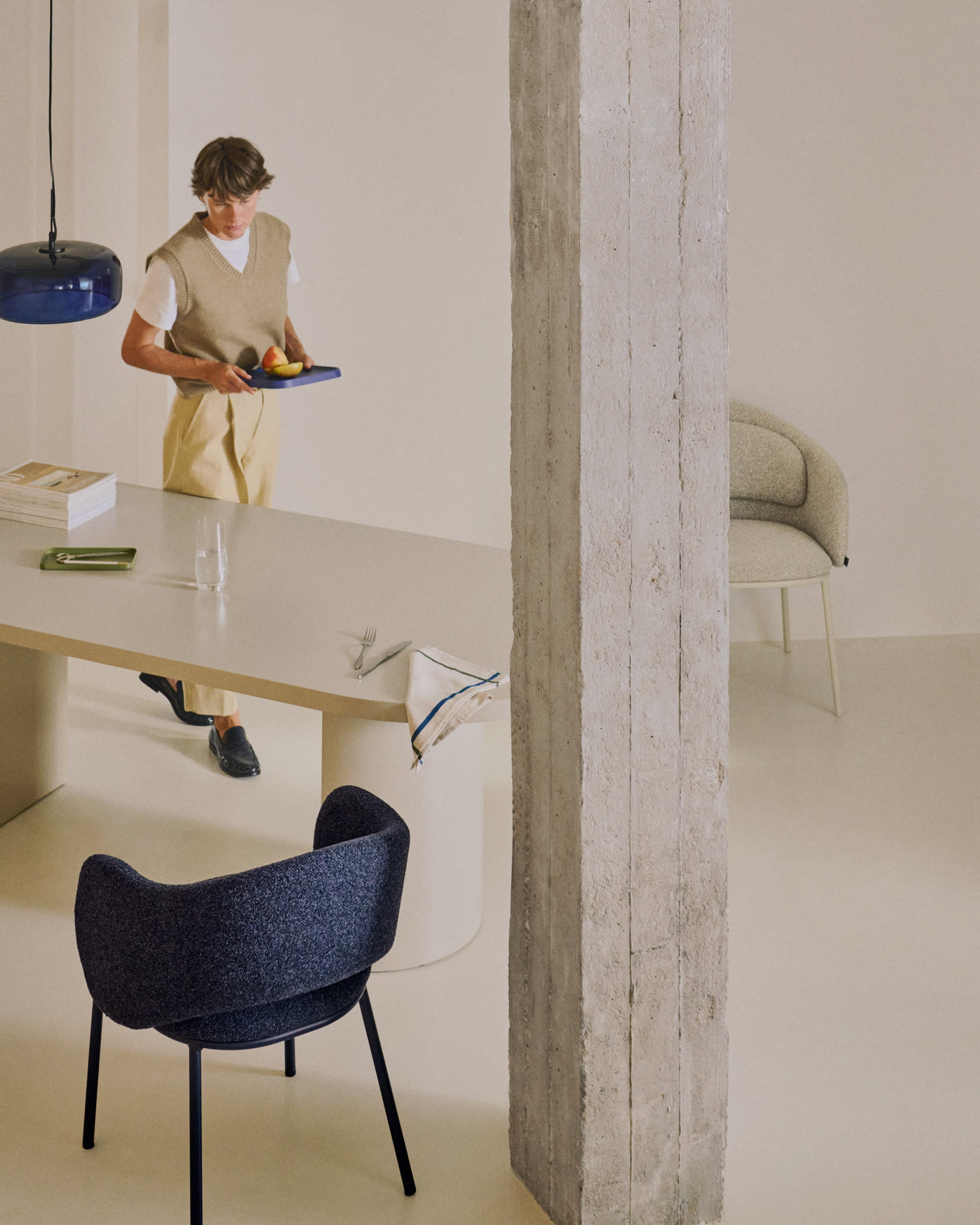 Kave Home Eetkamerstoel 'Maina' Chenille, kleur Donkerblauw