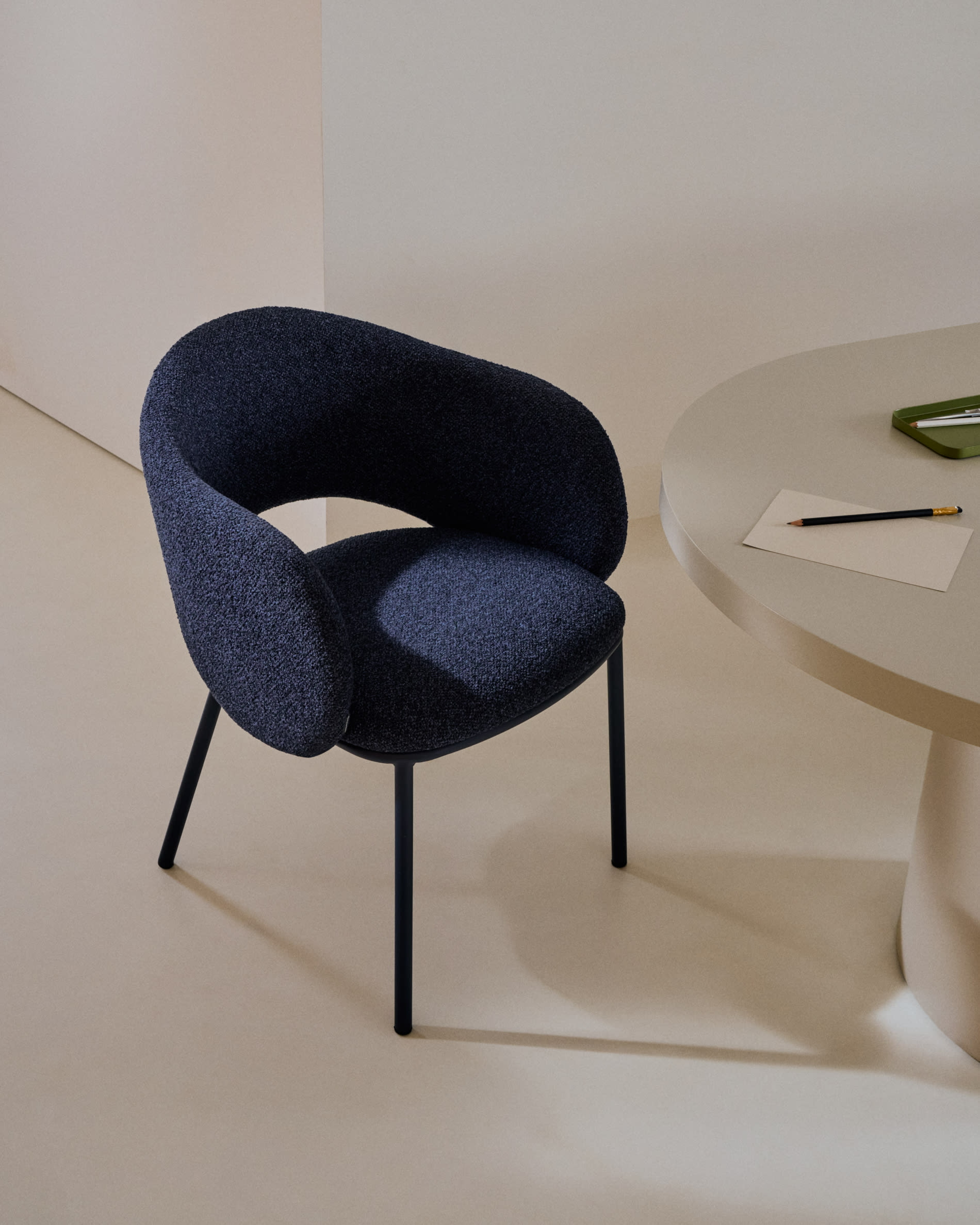 Kave Home Eetkamerstoel 'Maina' Chenille, kleur Donkerblauw