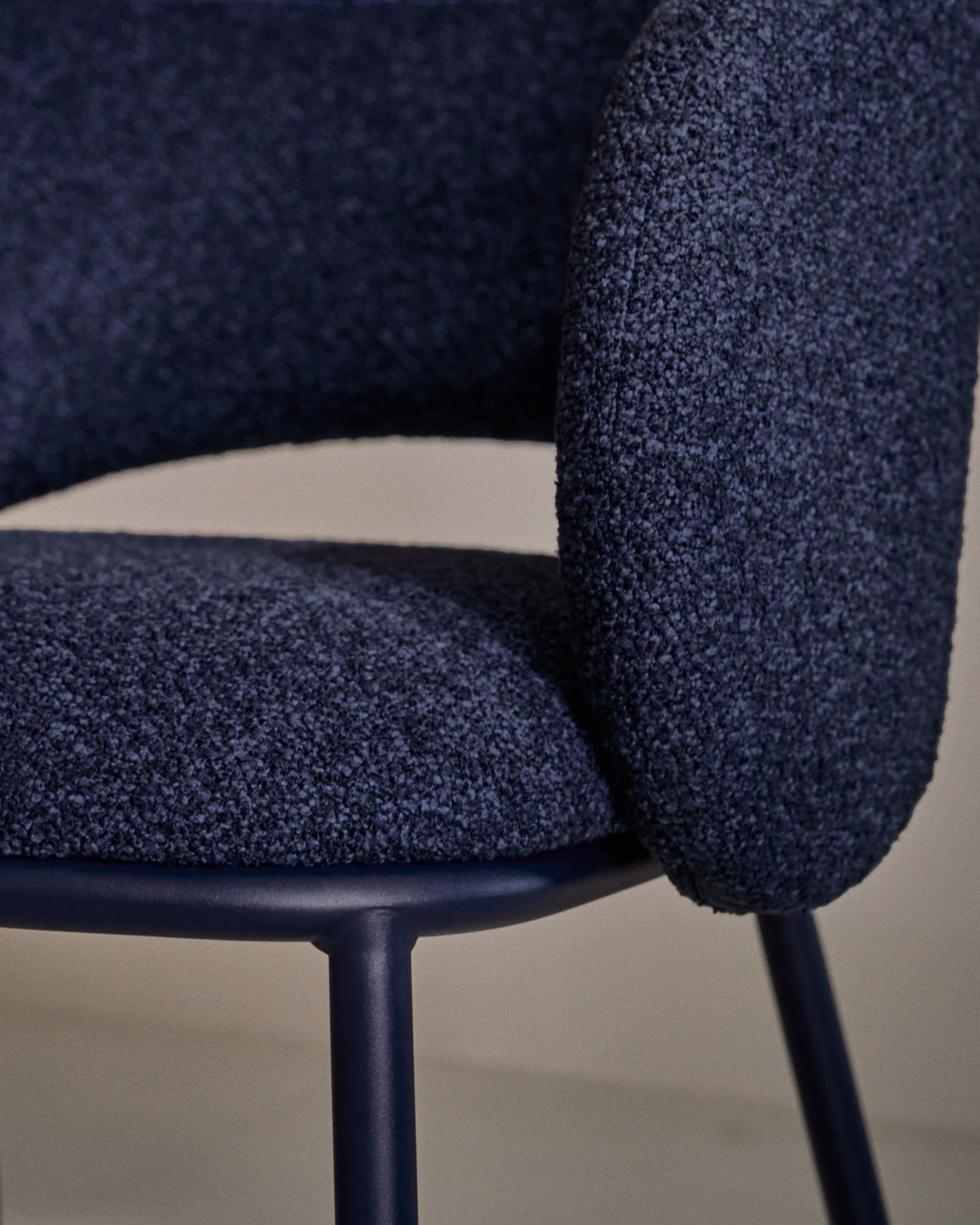 Kave Home Eetkamerstoel 'Maina' Chenille, kleur Donkerblauw
