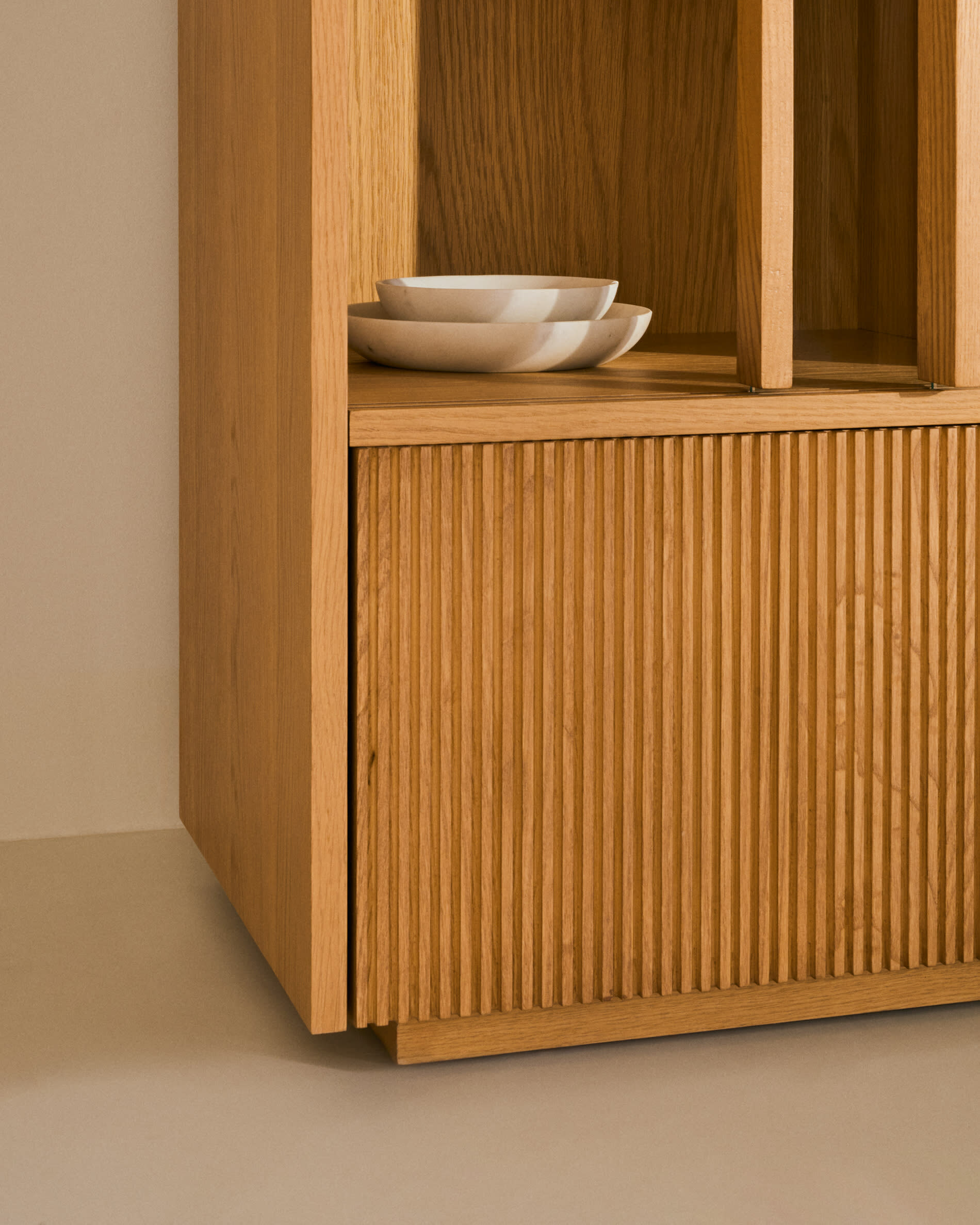 Kave Home Vitrinekast 'Helvine' Eiken en glas, 174 x 100cm