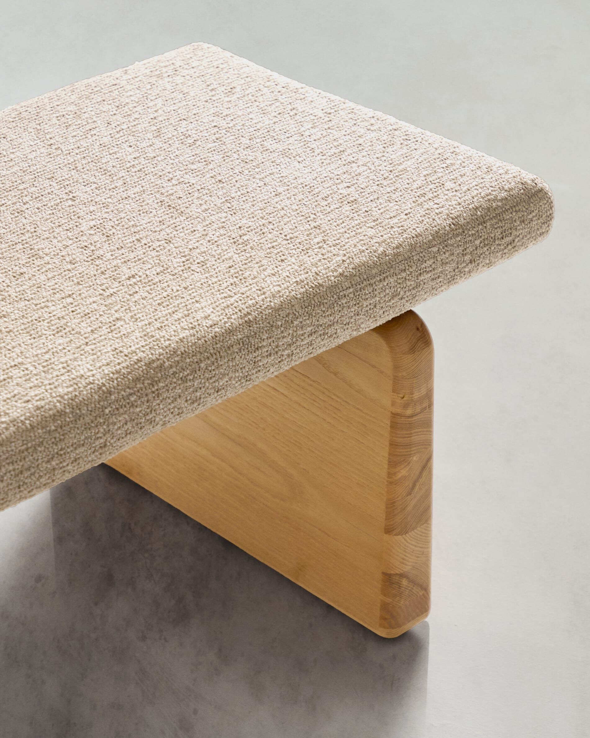 Kave Home Bankje 'Topaz' Chenille en essenhout, 150cm, kleur Naturel