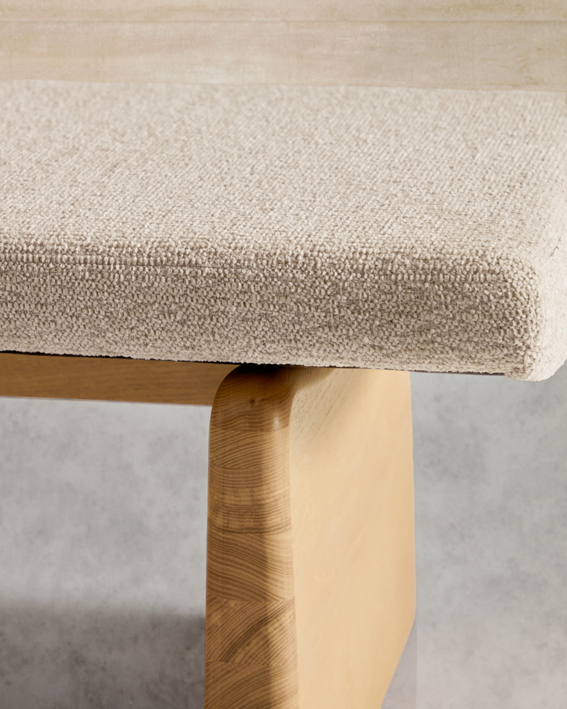 Kave Home Bankje 'Topaz' Chenille en essenhout, 150cm, kleur Naturel