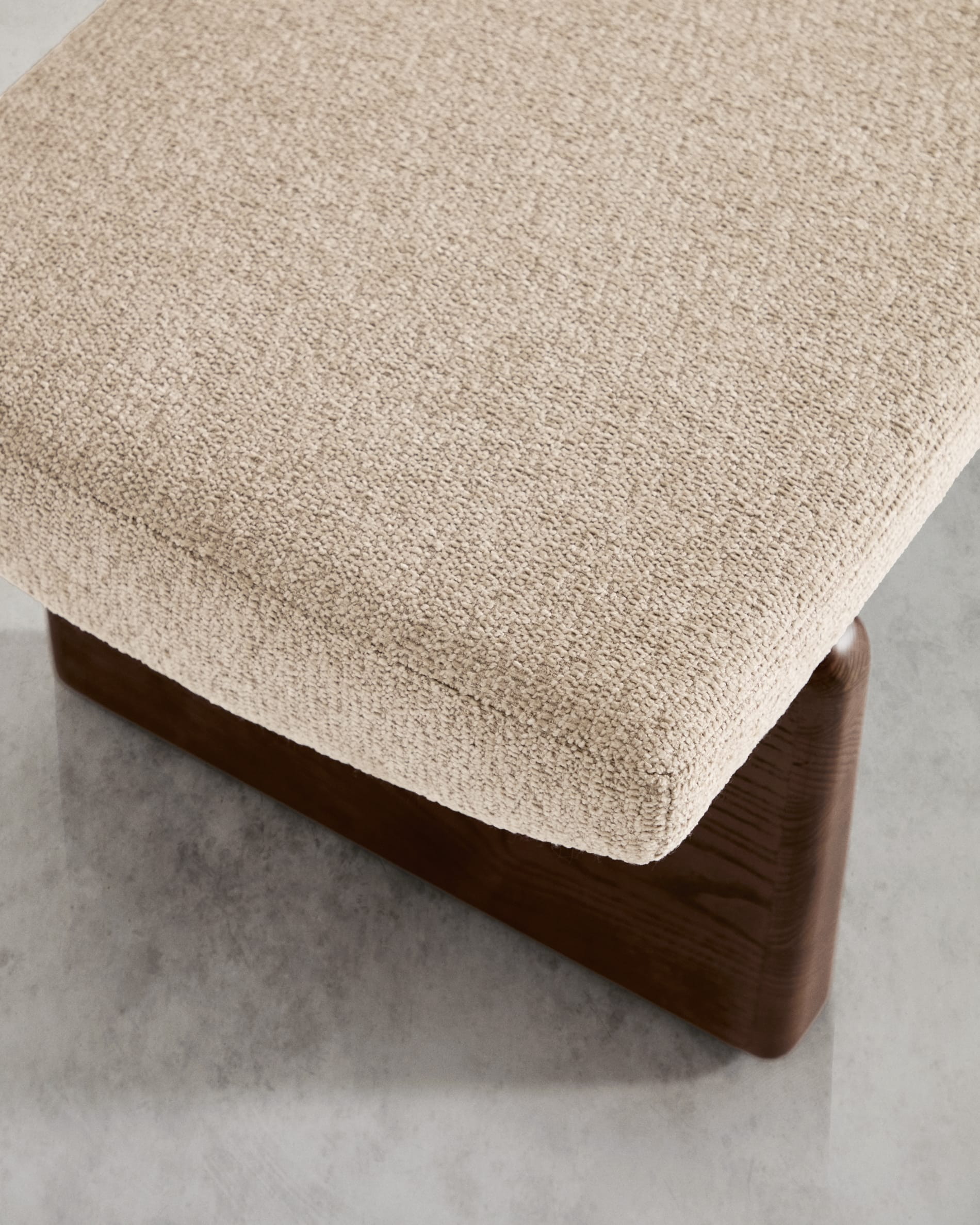 Kave Home Bankje 'Topaz' Chenille en essenhout, 150cm, kleur Bruin