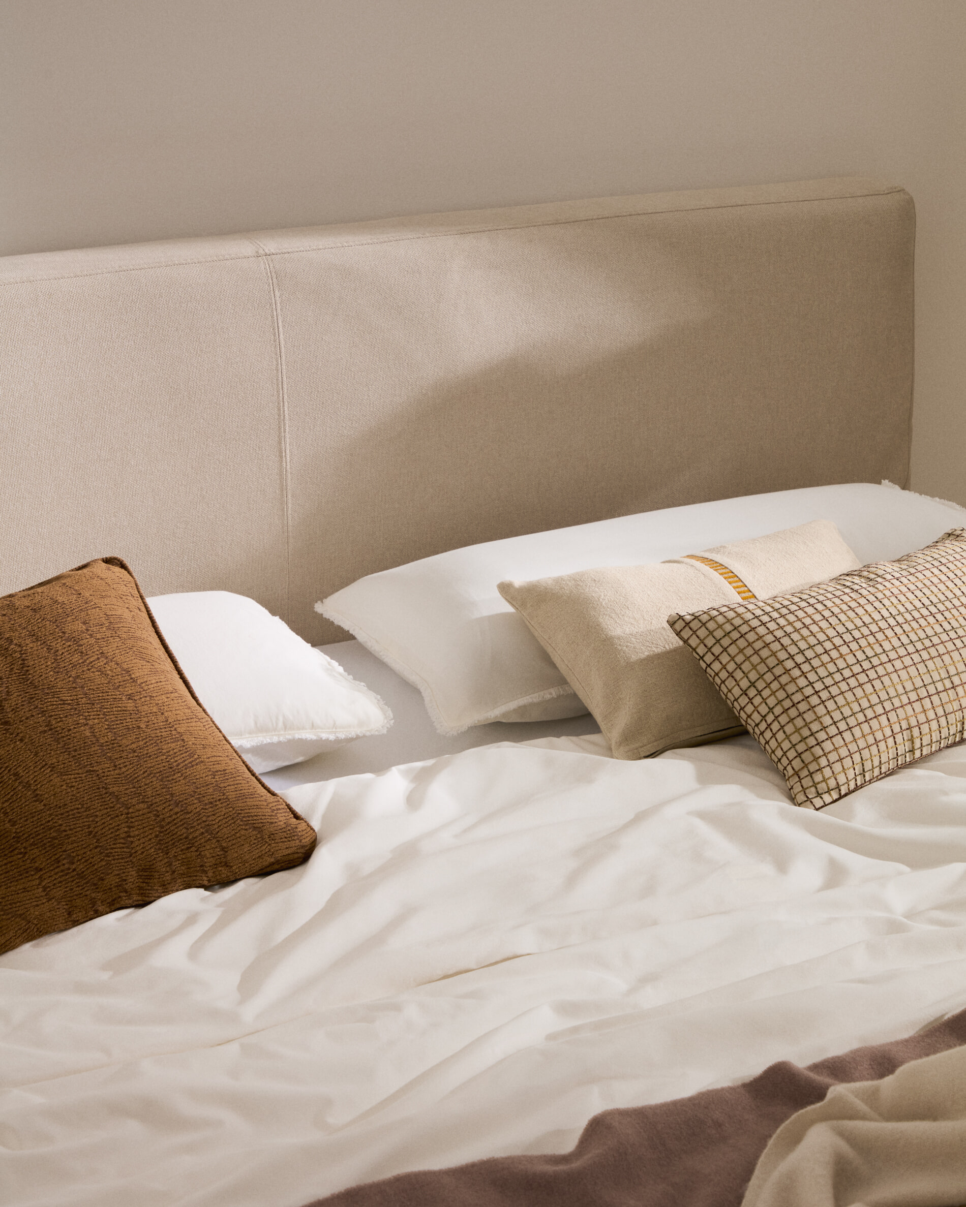 Kave Home Bed 'Blok' 160 x 200cm, kleur Ecru
