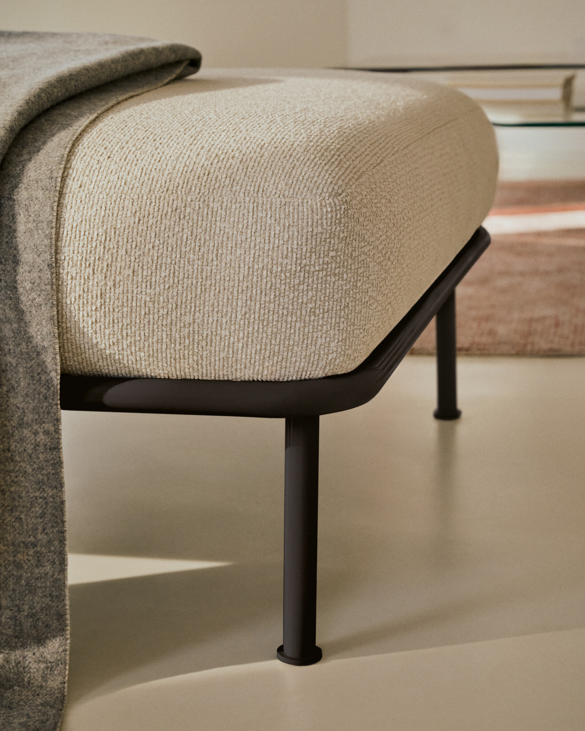 Kave Home Hocker 'Aurum' Chenille, kleur Ecru