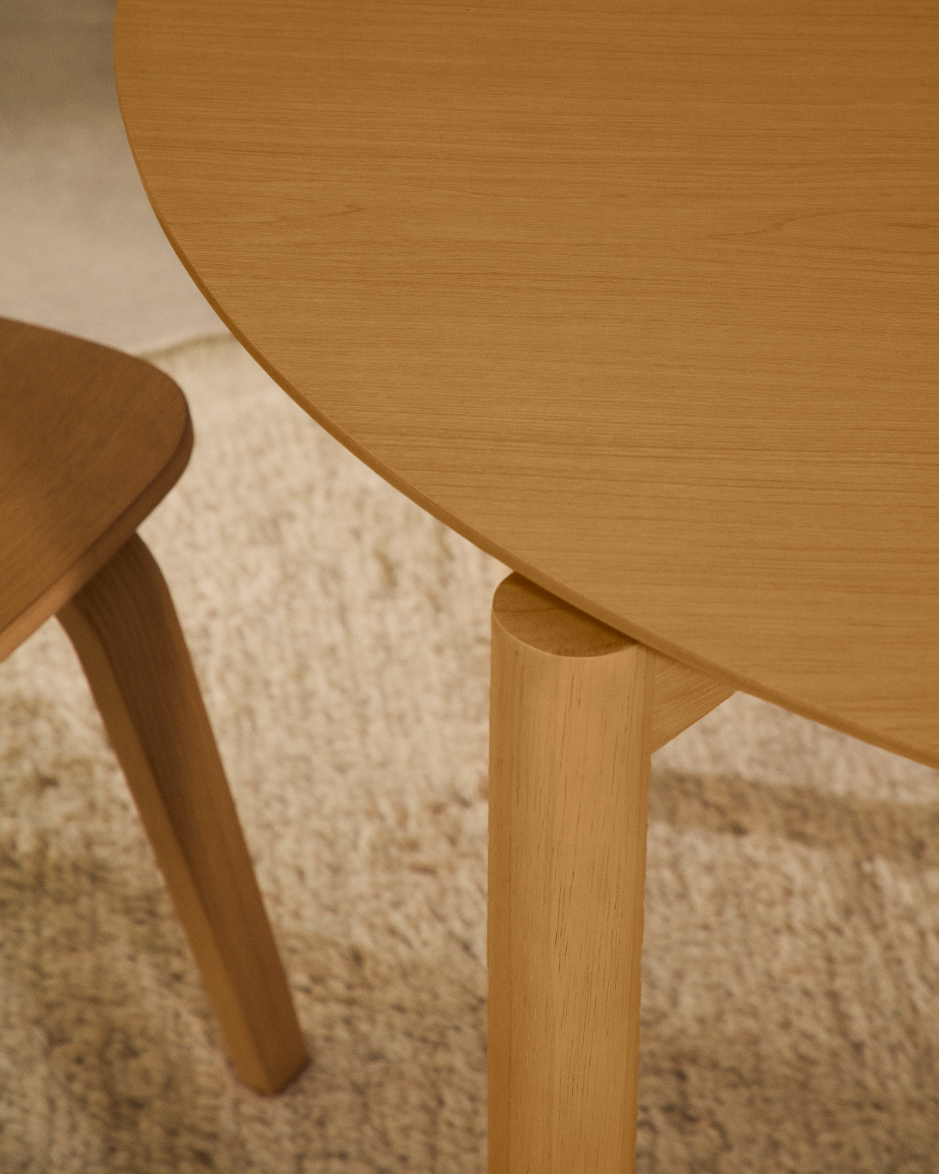Kave Home Ronde Eettafel 'Indara' Essen en rubberhout, 110cm