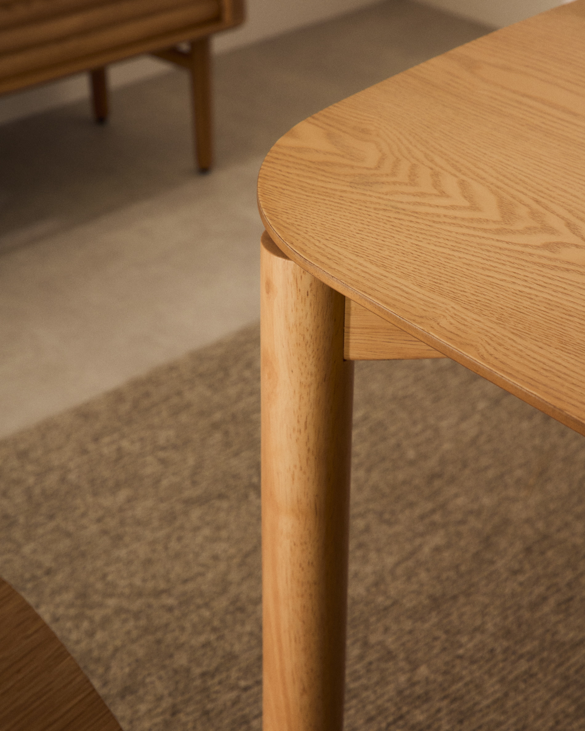 Kave Home Eettafel 'Indara' Essen en rubberhout, 160 x 90cm