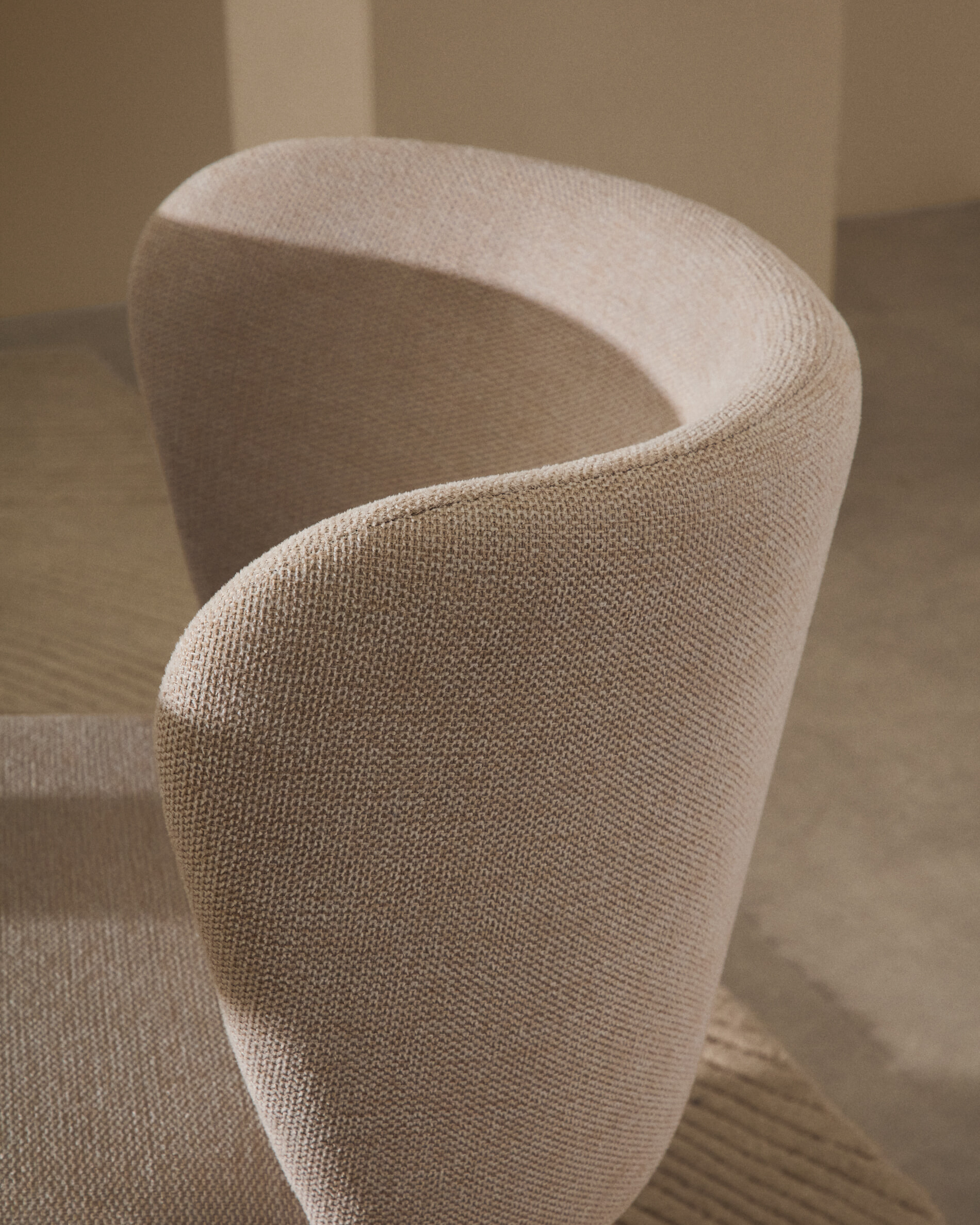 Kave Home Eetkamerstoel 'Ciselia' Chenille, kleur Beige