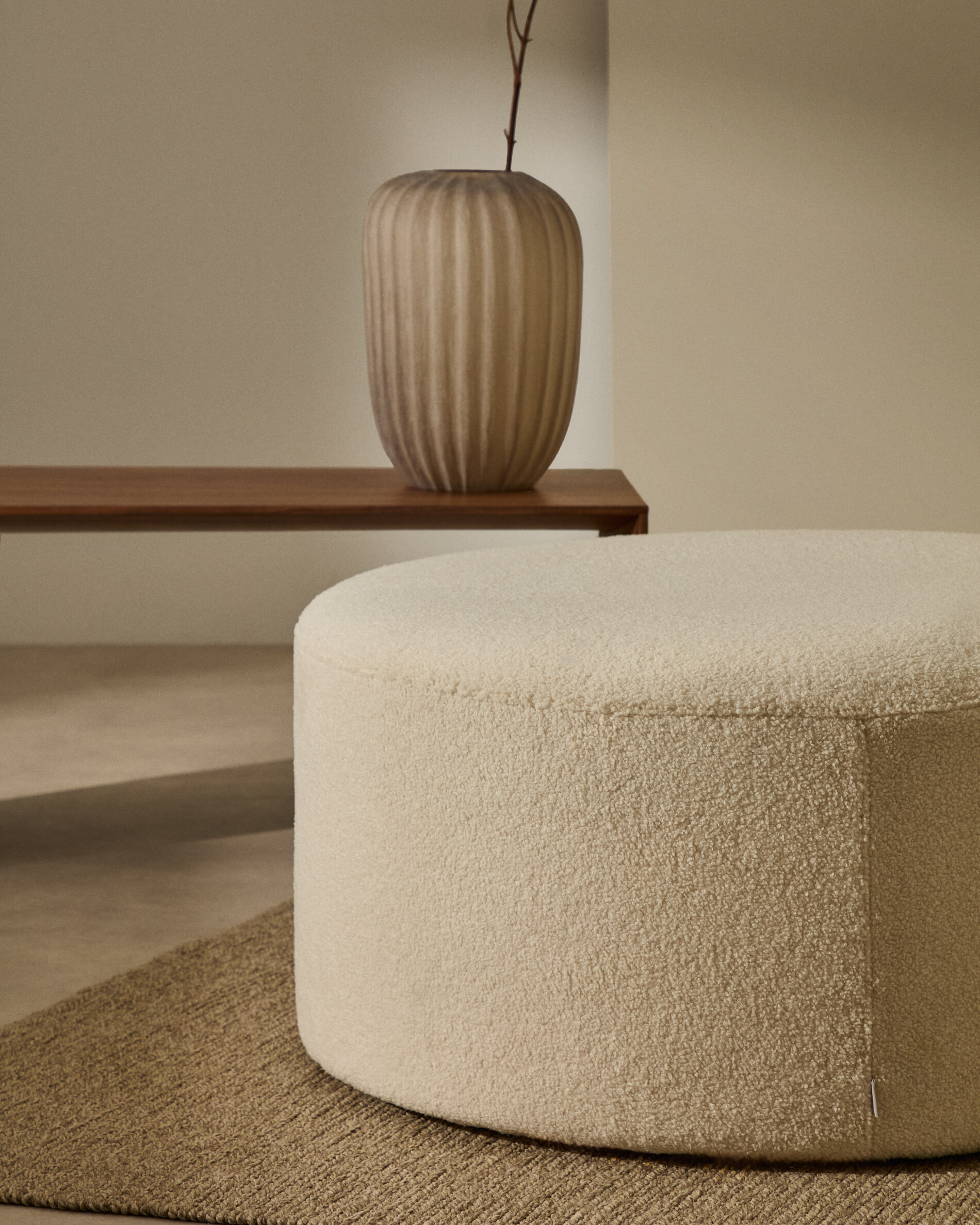 Kave Home Poef 'Kaeli' Bouclé, 90cm, kleur Ecru