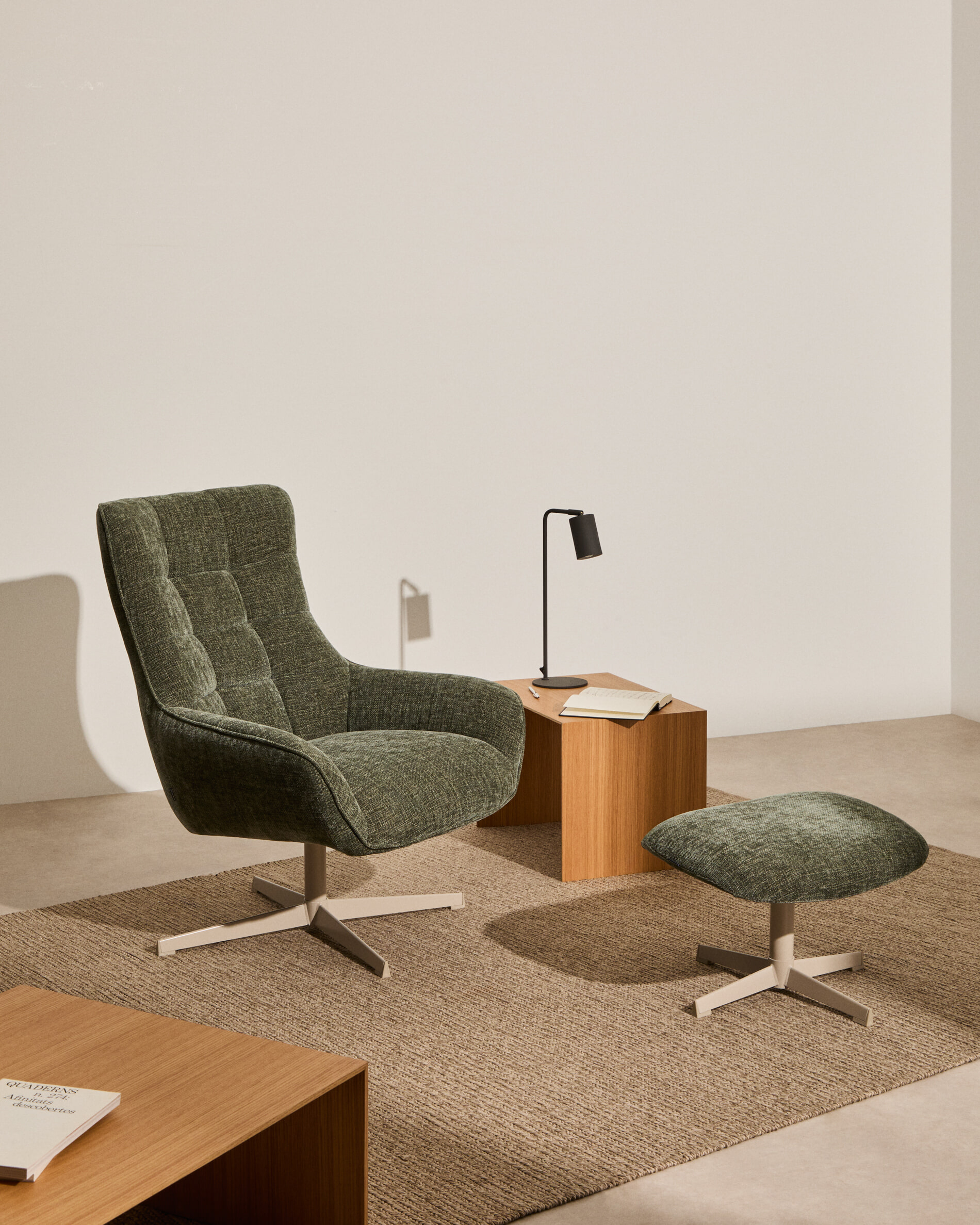 Kave Home Draaibare Hocker 'Teryl' Chenille, kleur Donkergroen