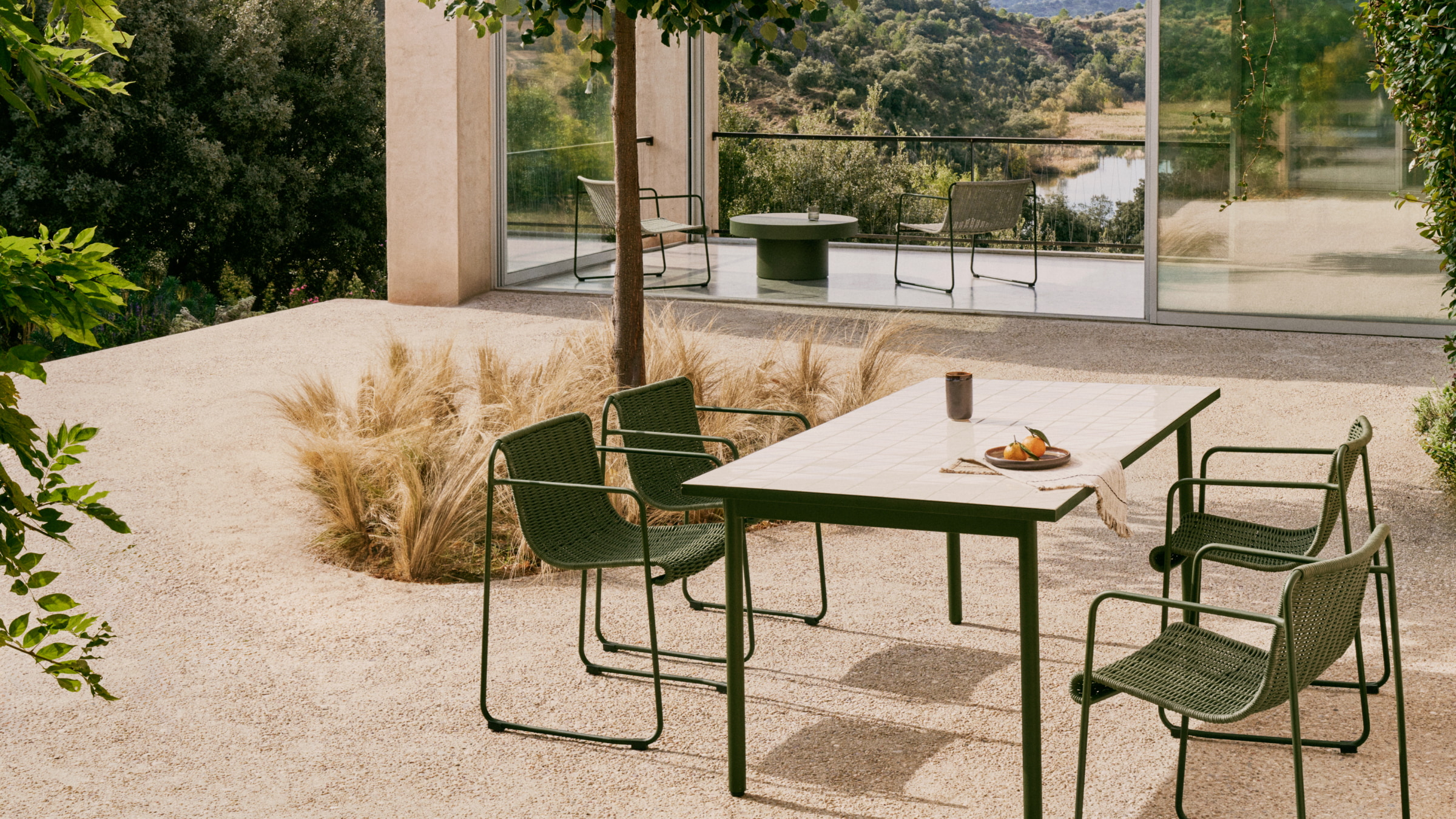 Kave Home Outdoor Eettafel 'Maurina' Cement en staal, 223 x 101cm, kleur Wit