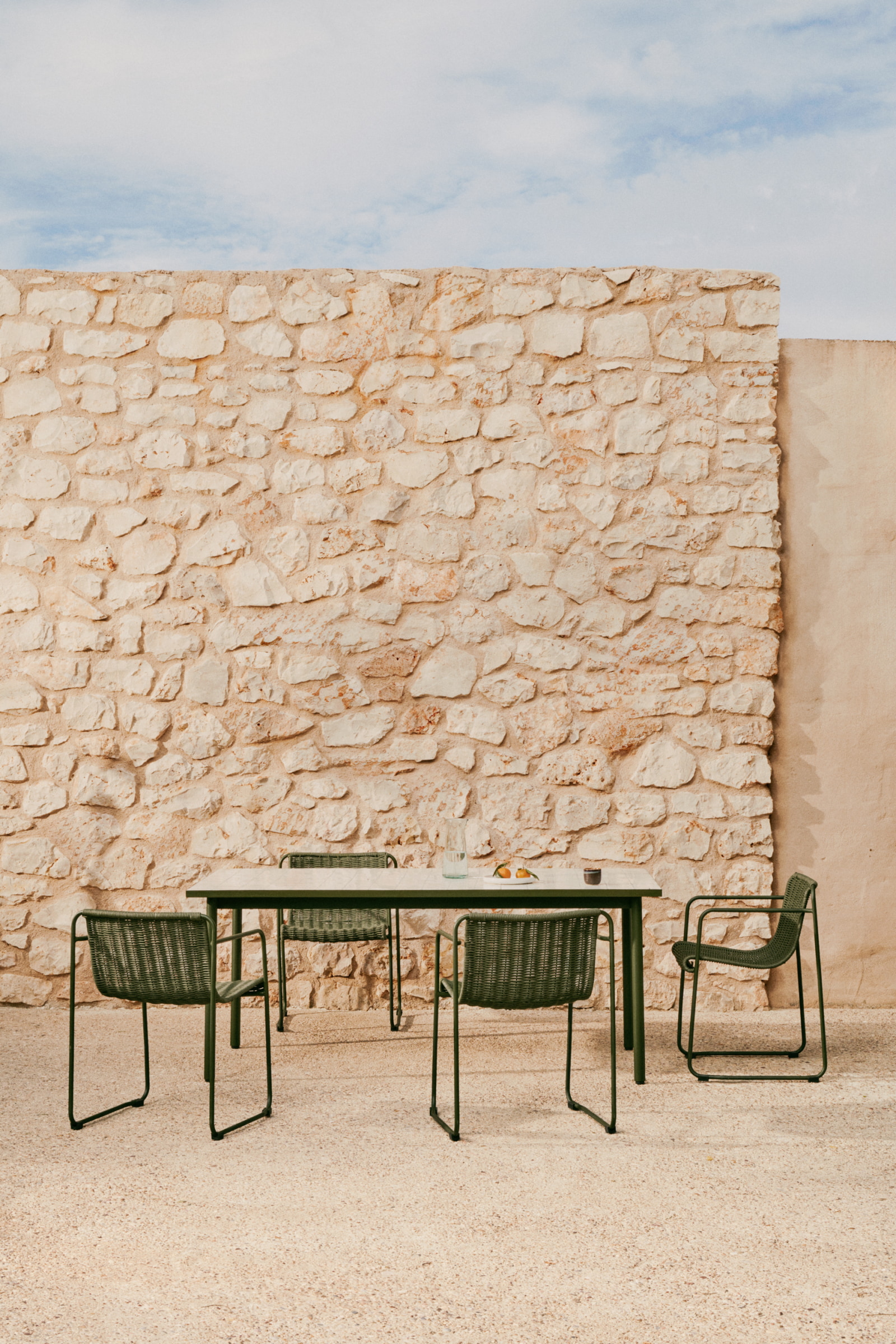 Kave Home Outdoor Eettafel 'Maurina' Cement en staal, 182 x 91cm, kleur Wit