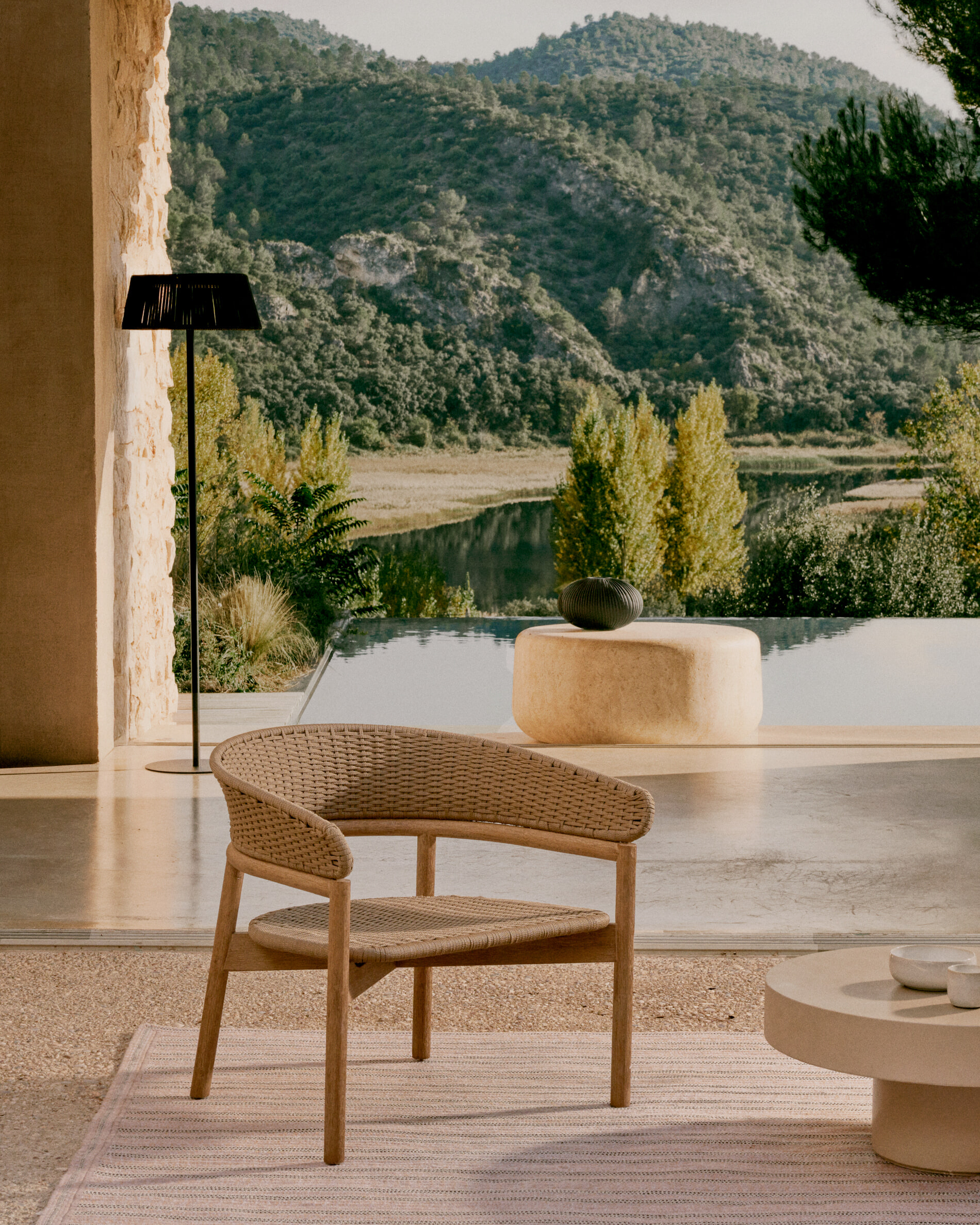 Kave Home Outdoor Fauteuil 'Arinella' Acaciahout en geweven touw
