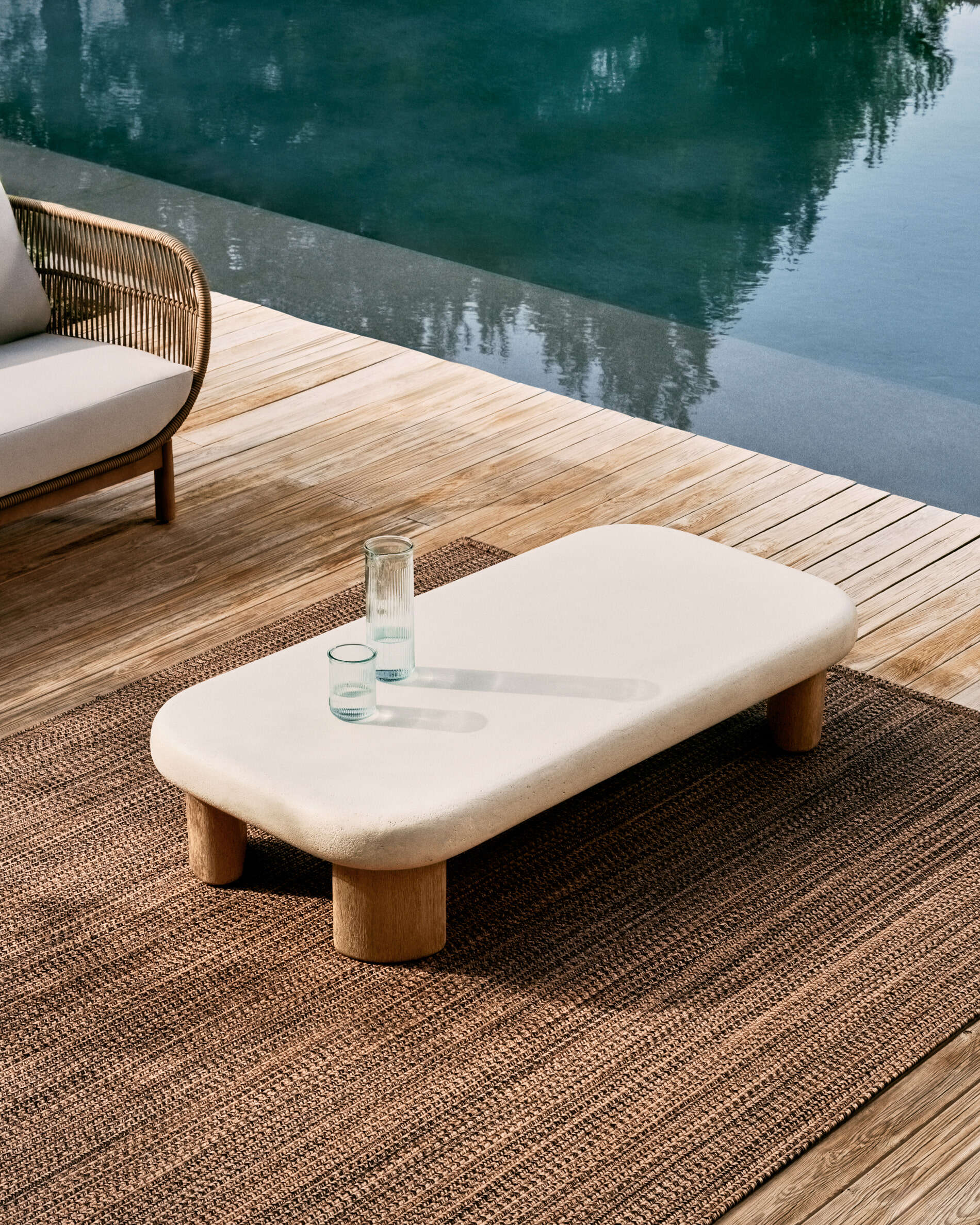 Kave Home Salontafel 'Labra' Cement en acaciahout, 140 x 70cm