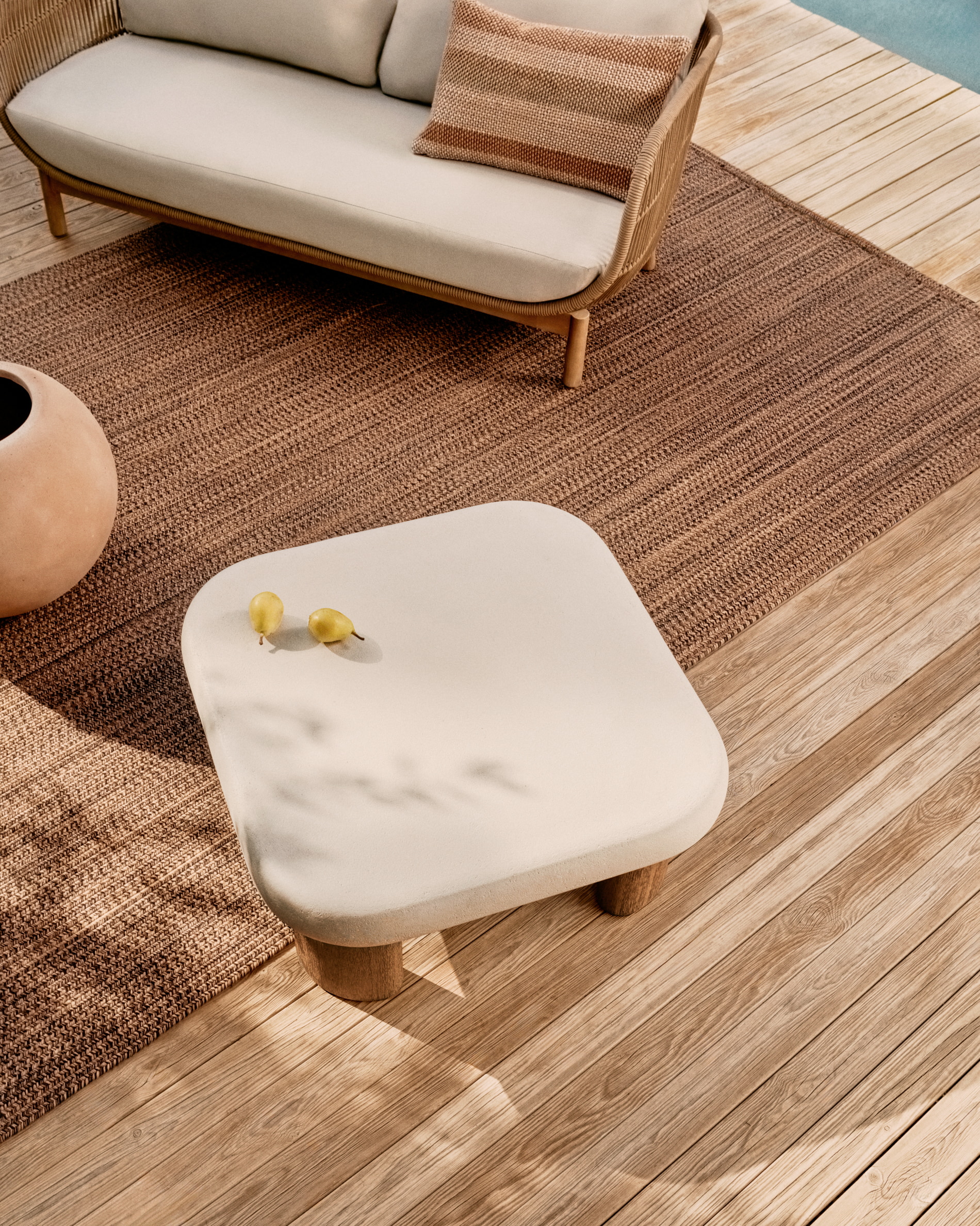 Kave Home Salontafel 'Labra' Cement en acaciahout, 80 x 80cm
