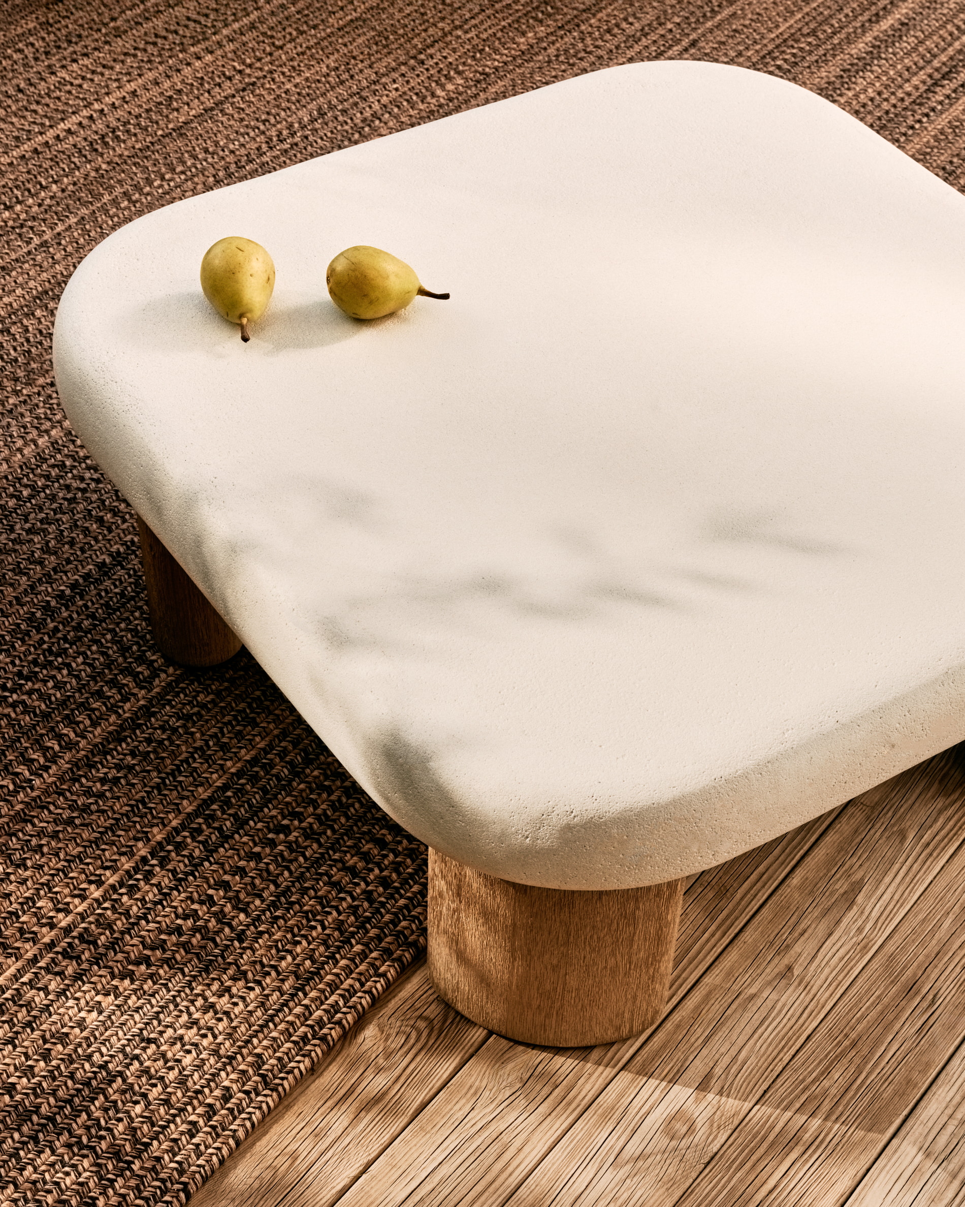 Kave Home Salontafel 'Labra' Cement en acaciahout, 80 x 80cm