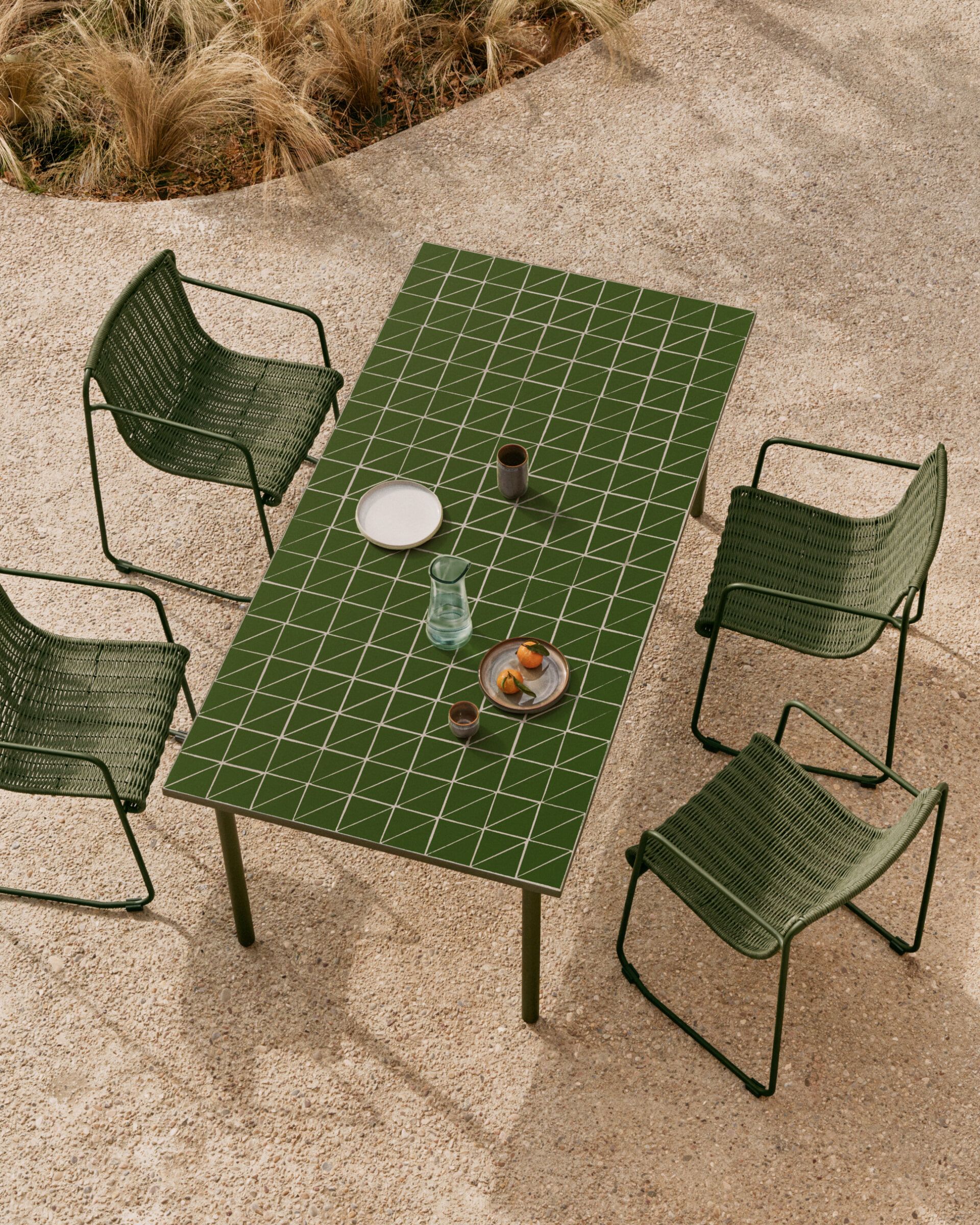 Kave Home Outdoor Eettafel 'Maurina' Cement en staal, 182 x 91cm, kleur Groen