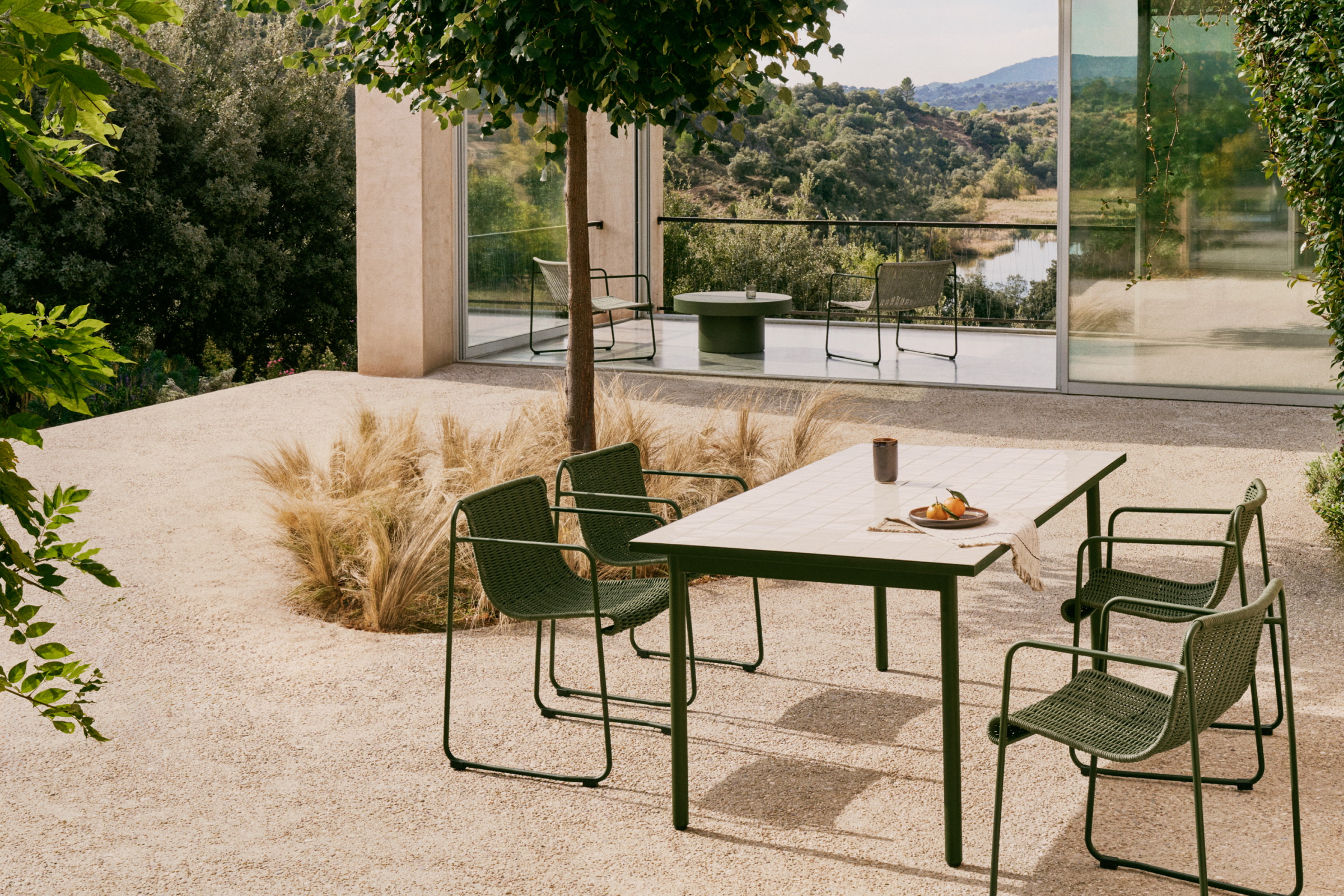 Kave Home Outdoor Eettafel 'Maurina' Cement en staal, 182 x 91cm, kleur Wit