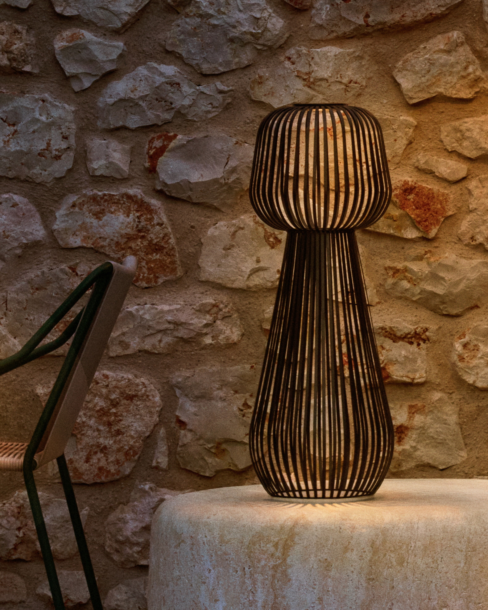 Kave Home Vloerlamp 'Reiba' Op zonne-energie, kleur Donkergroen