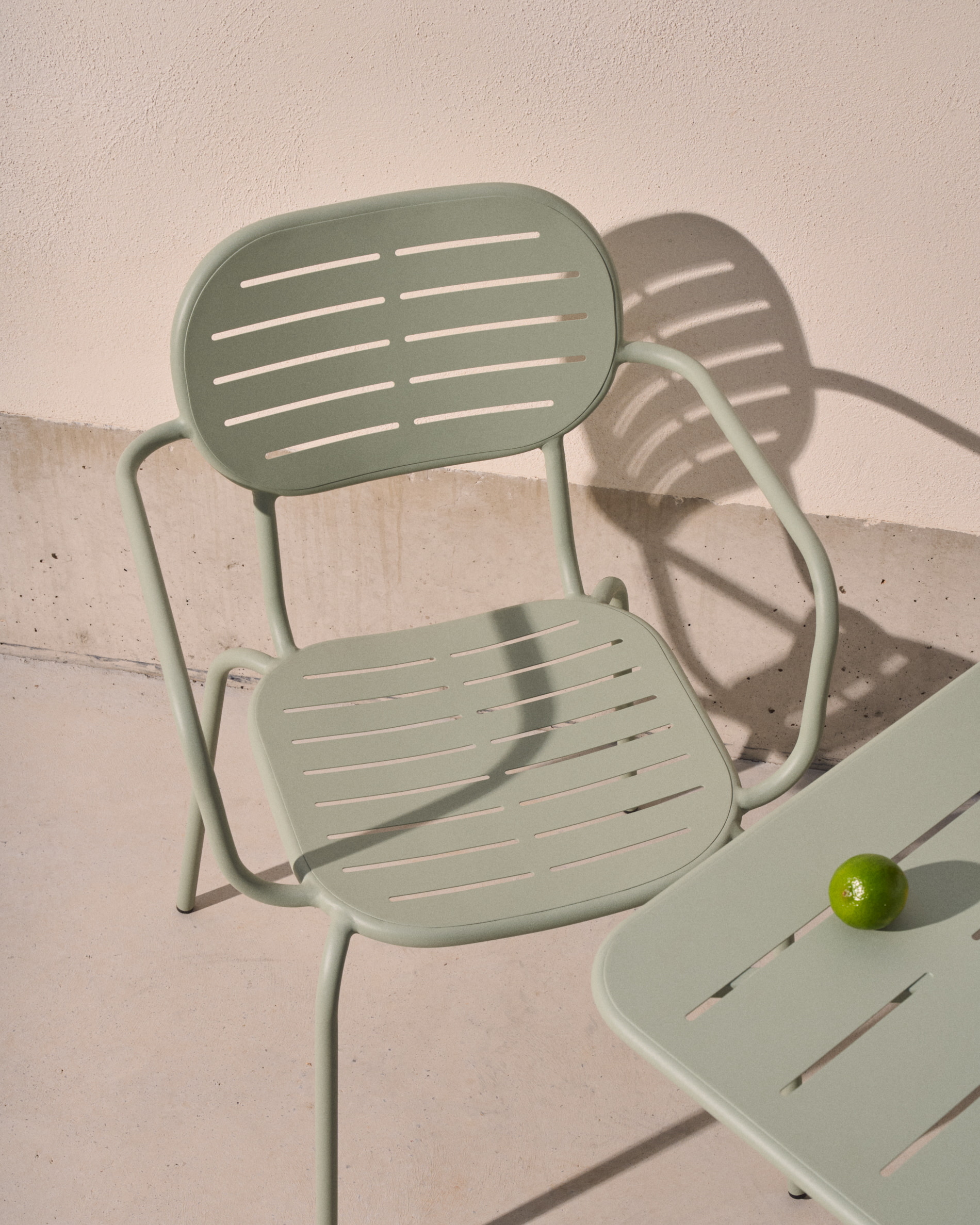 Kave Home Tuinstoel 'Brai' Met armleuning, Staal, kleur Turquoise