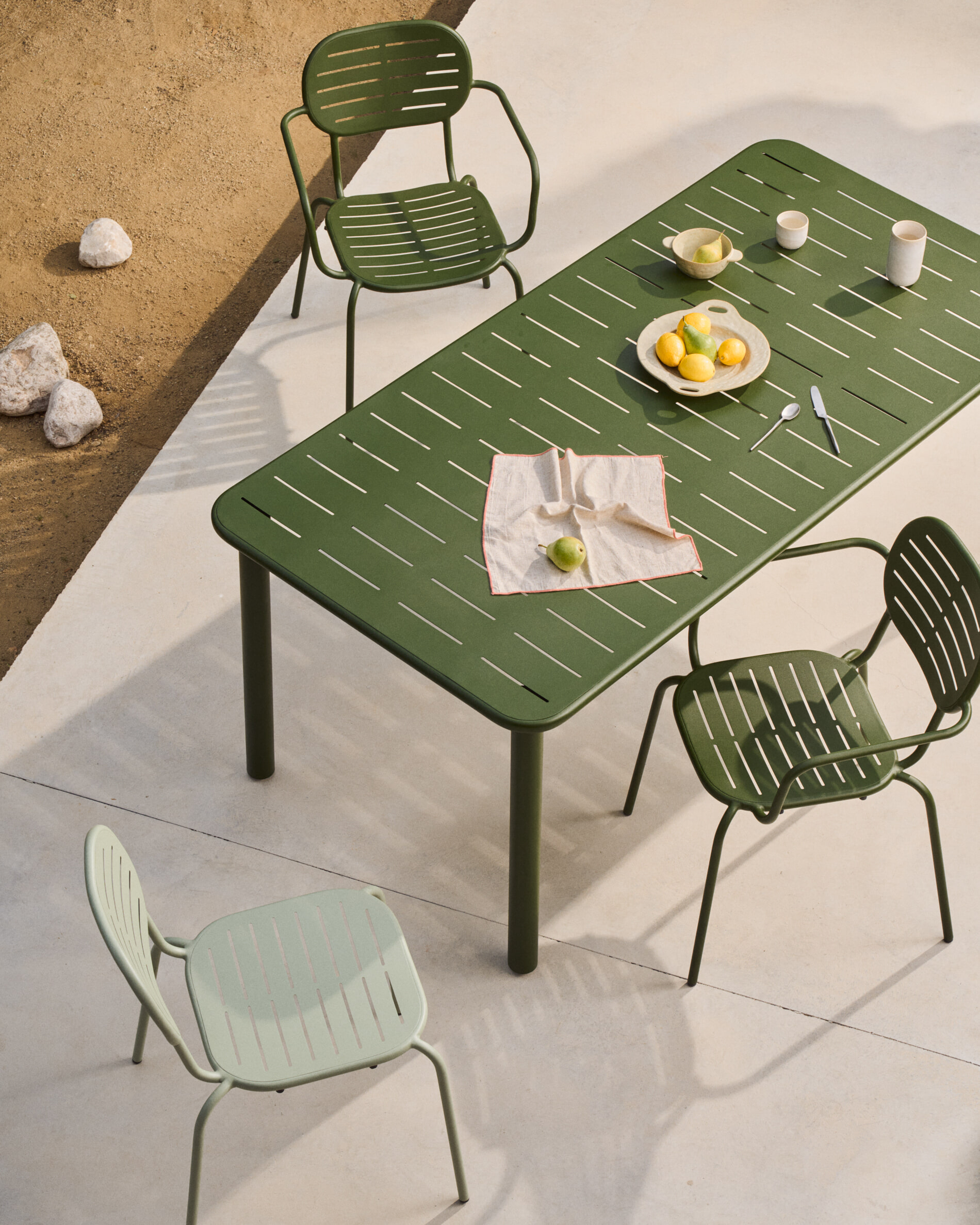 Kave Home Tuintafel 'Brai' Staal, 180 x 90cm, kleur Donkergroen