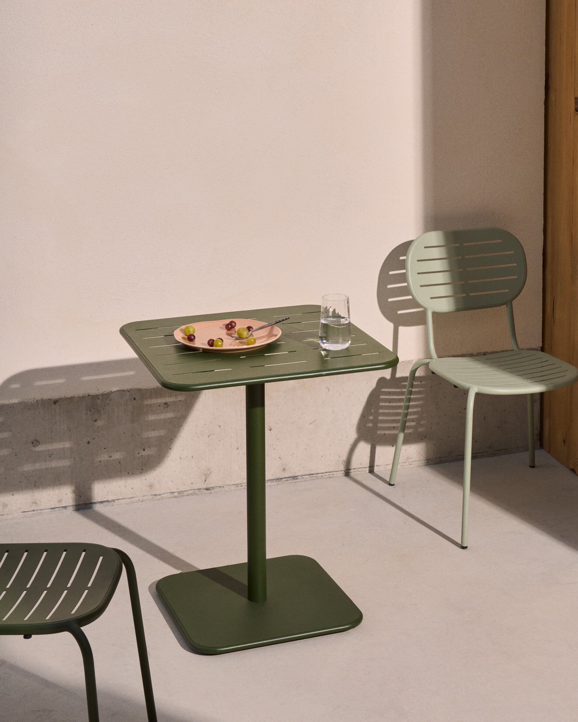 Kave Home Outdoor Bistrotafel 'Brai' Staal, 70 x 70cm, kleur Donkergroen