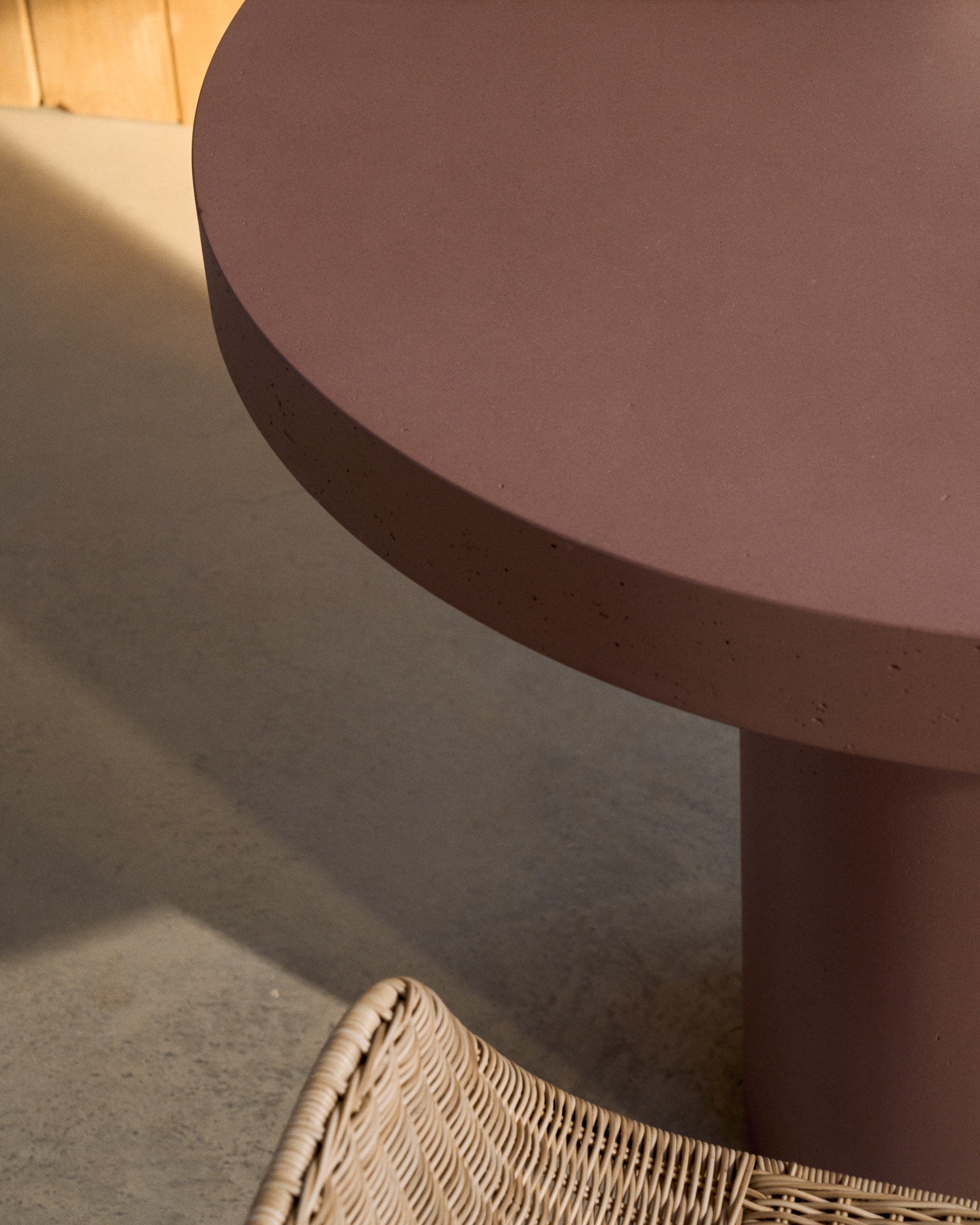 Kave Home Ronde Bistrotafel 'Aiguablava' Beton, 90cm, kleur Terracotta