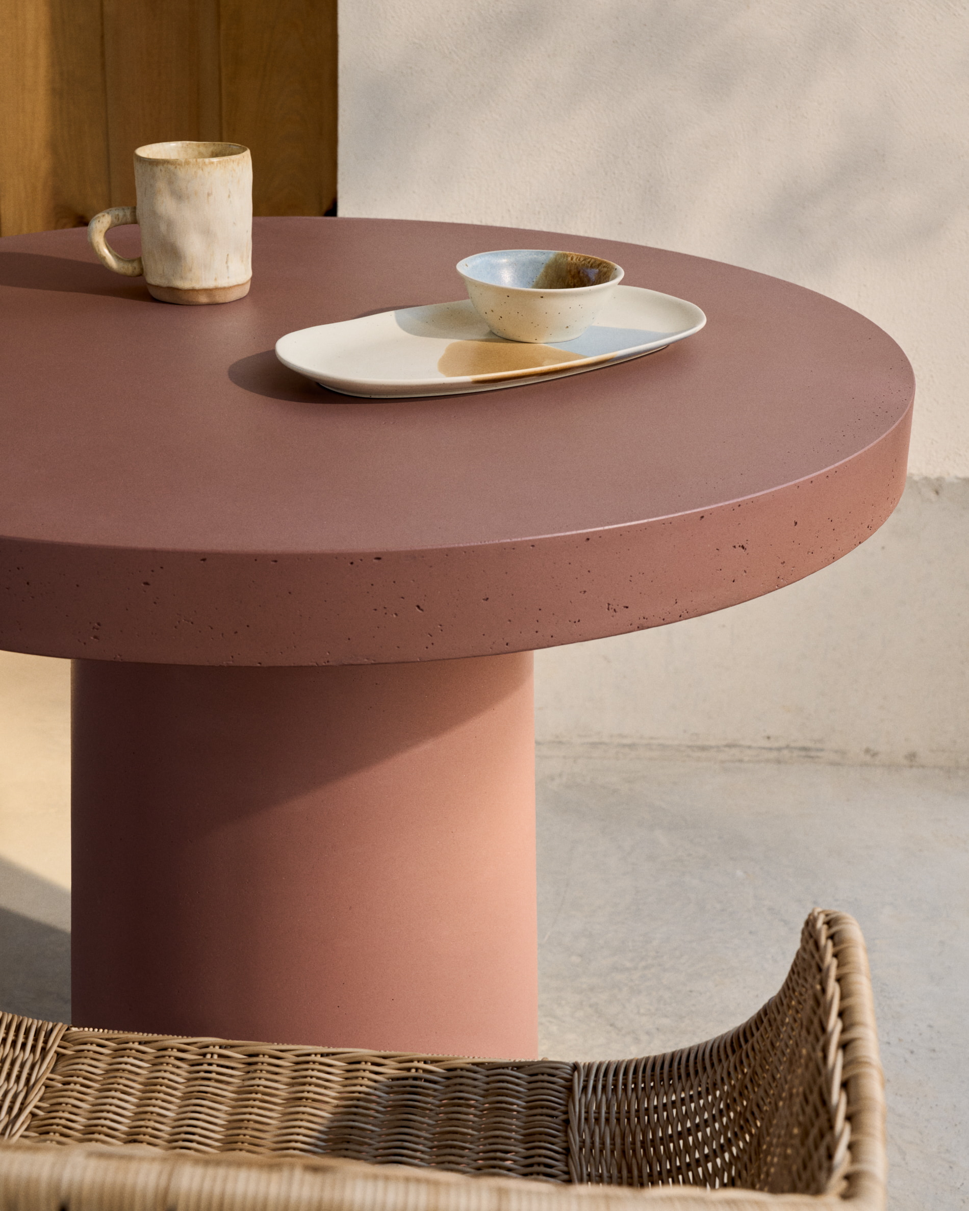 Kave Home Ronde Bistrotafel 'Aiguablava' Beton, 90cm, kleur Terracotta