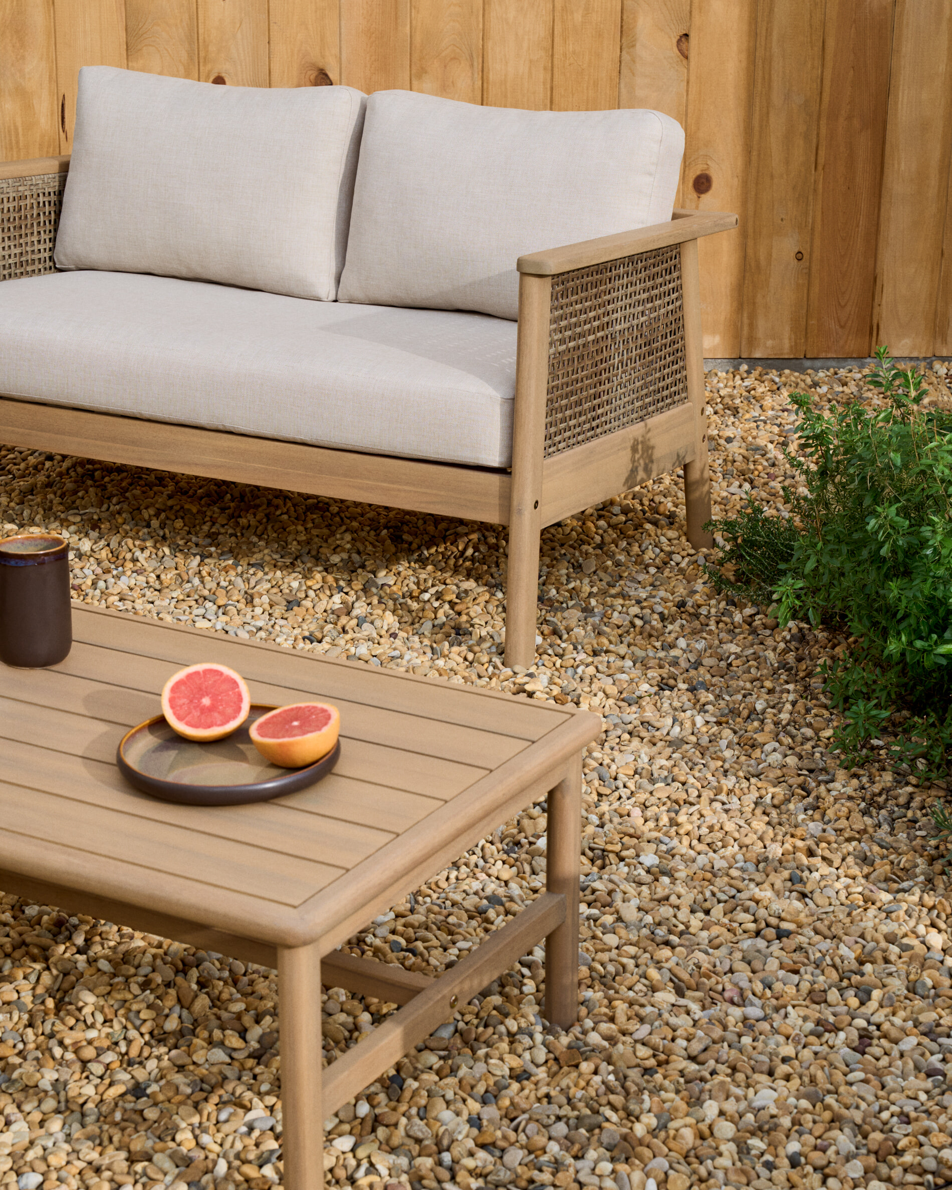 Kave Home Loungeset 'Alabe' Acaciahout en rattan, Met 2-zits bank, 2 fauteuils en salontafel