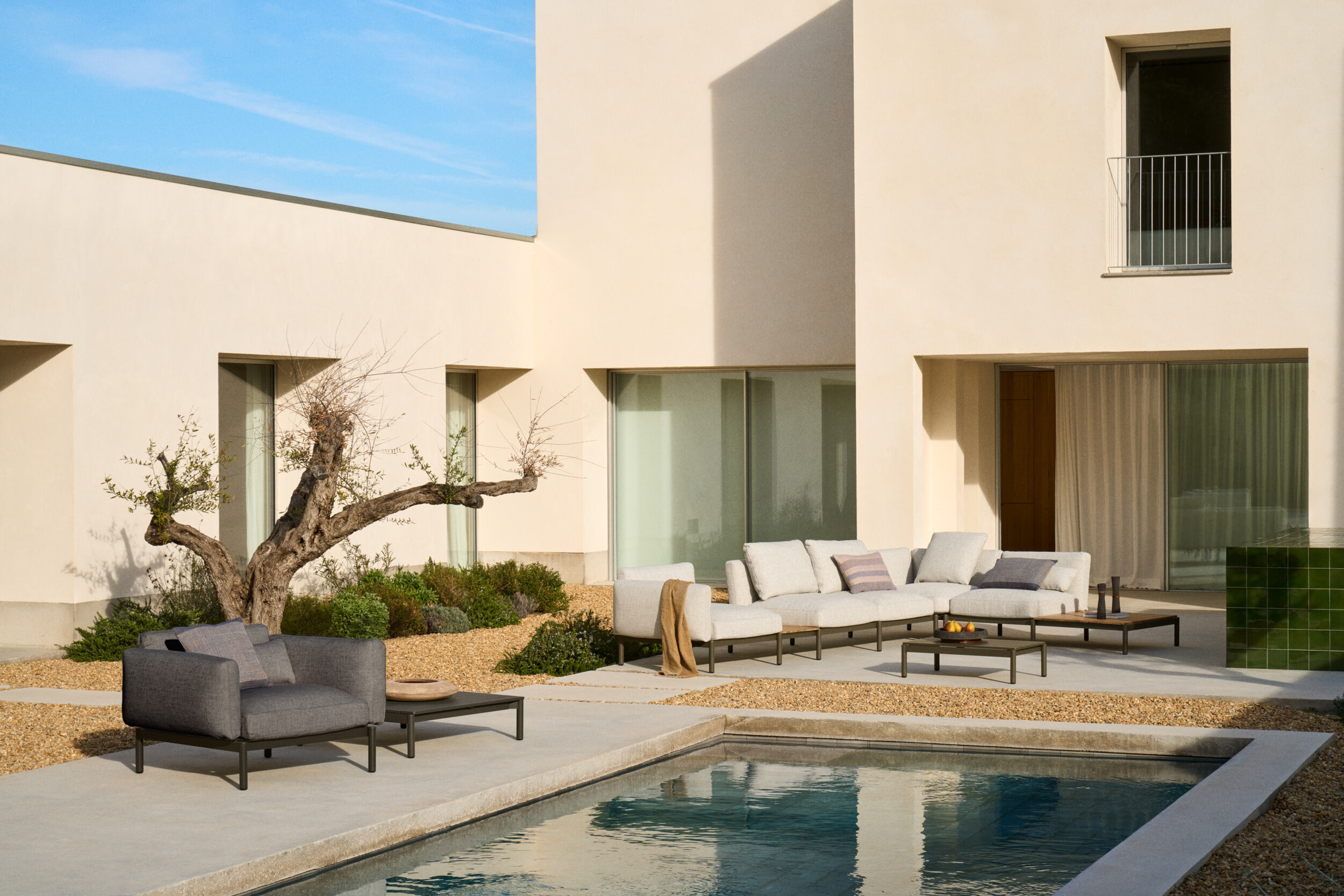 Kave Home Loungeset 'Sorells' Met 5-zits hoekbank en tafels, kleur Beige