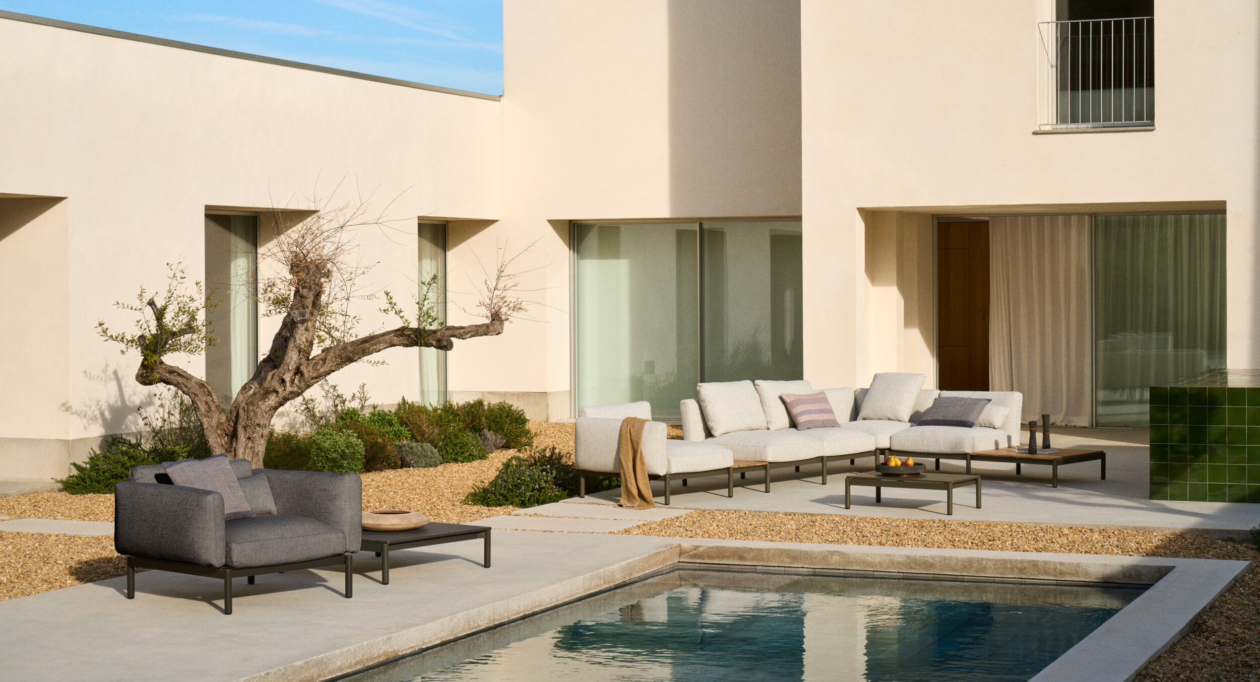 Kave Home Loungeset 'Sorells' Met 5-zits hoekbank en tafels, kleur Beige