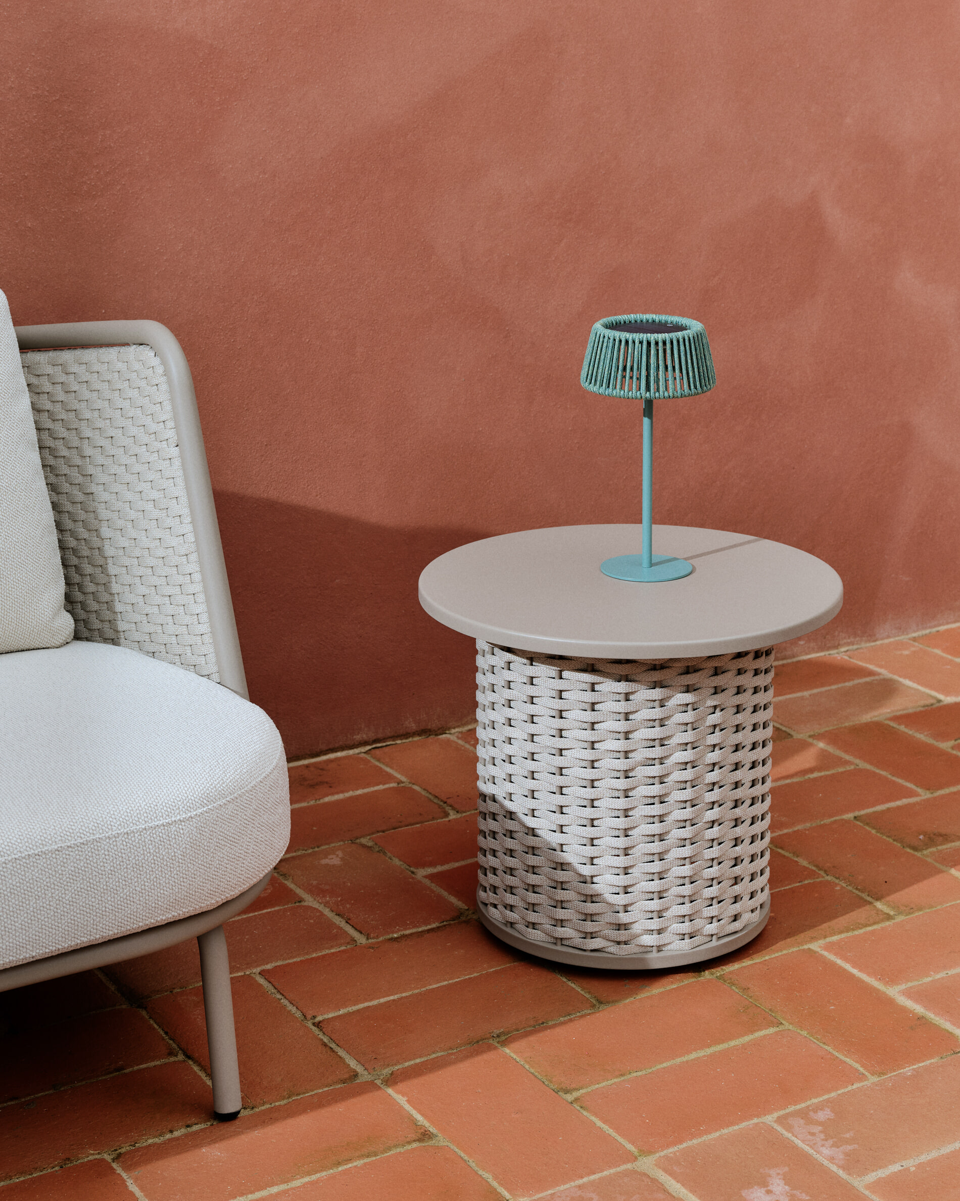 Kave Home Outdoor Bijzettafel 'Sedalis' Aluminium en touw, 50cm, kleur Taupe