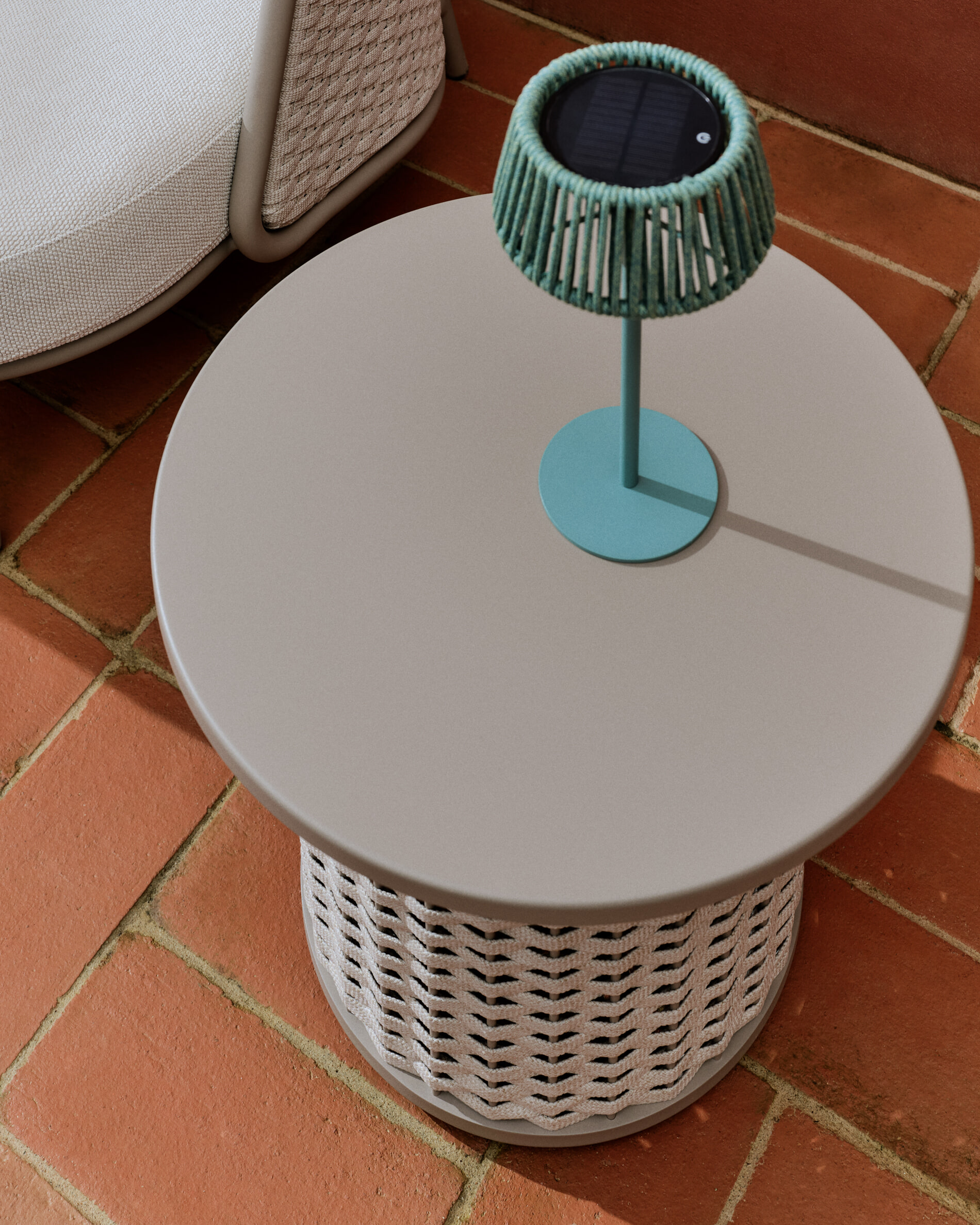 Kave Home Outdoor Bijzettafel 'Sedalis' Aluminium en touw, 50cm, kleur Taupe