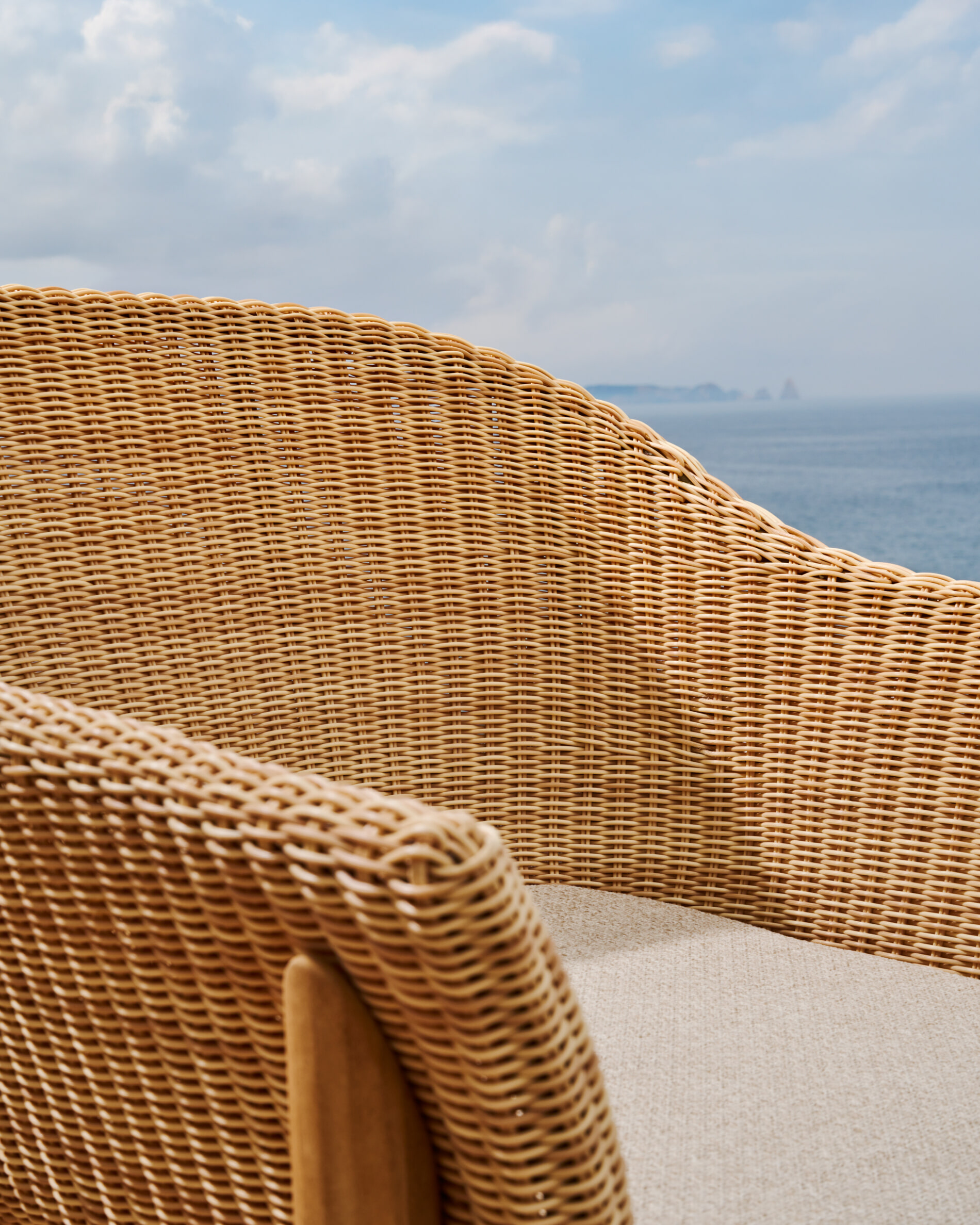 Kave Home Tuinstoel 'Galea' Teakhout en rattan