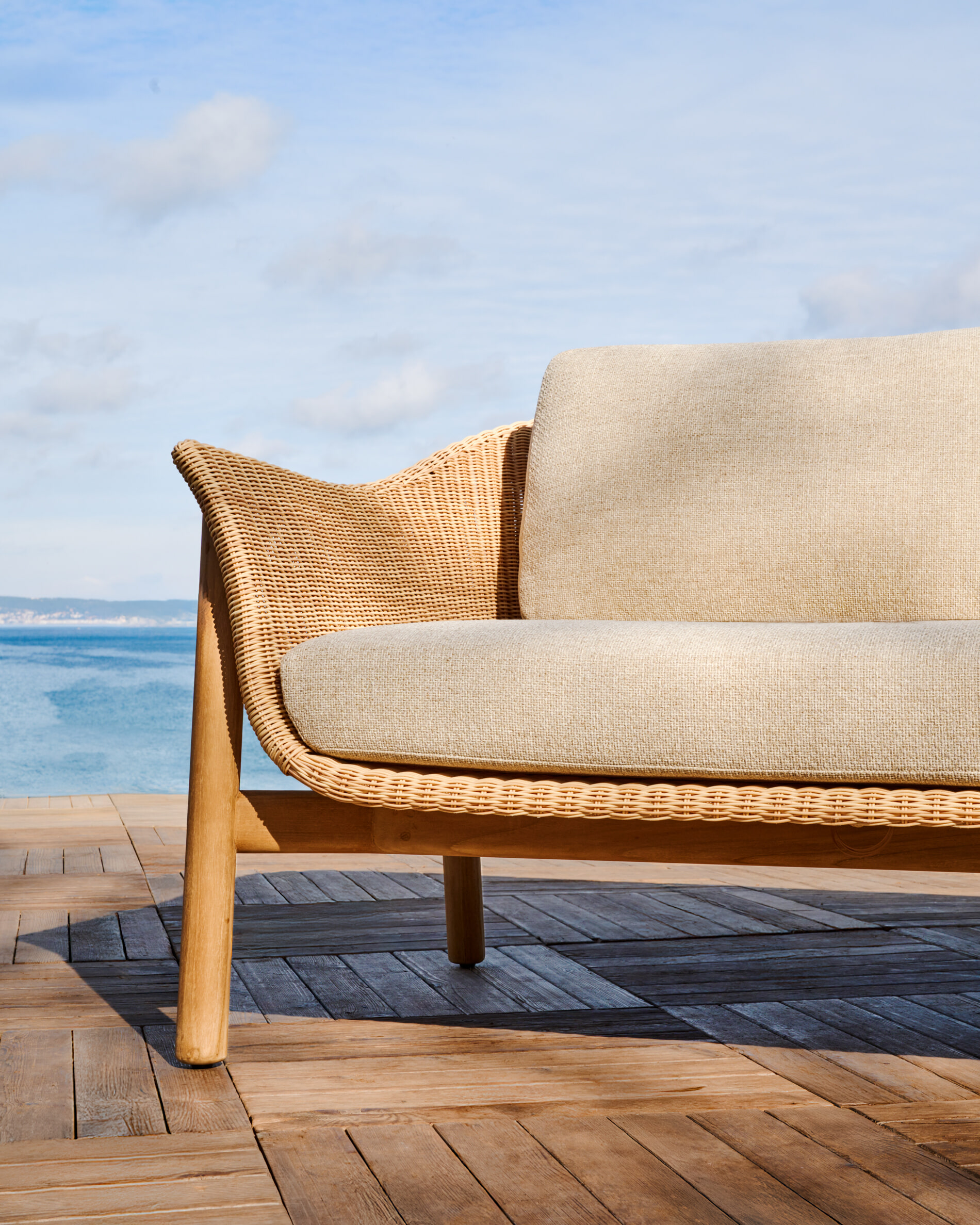 Kave Home 2-zits Tuinbank 'Galea' Teakhout en rattan