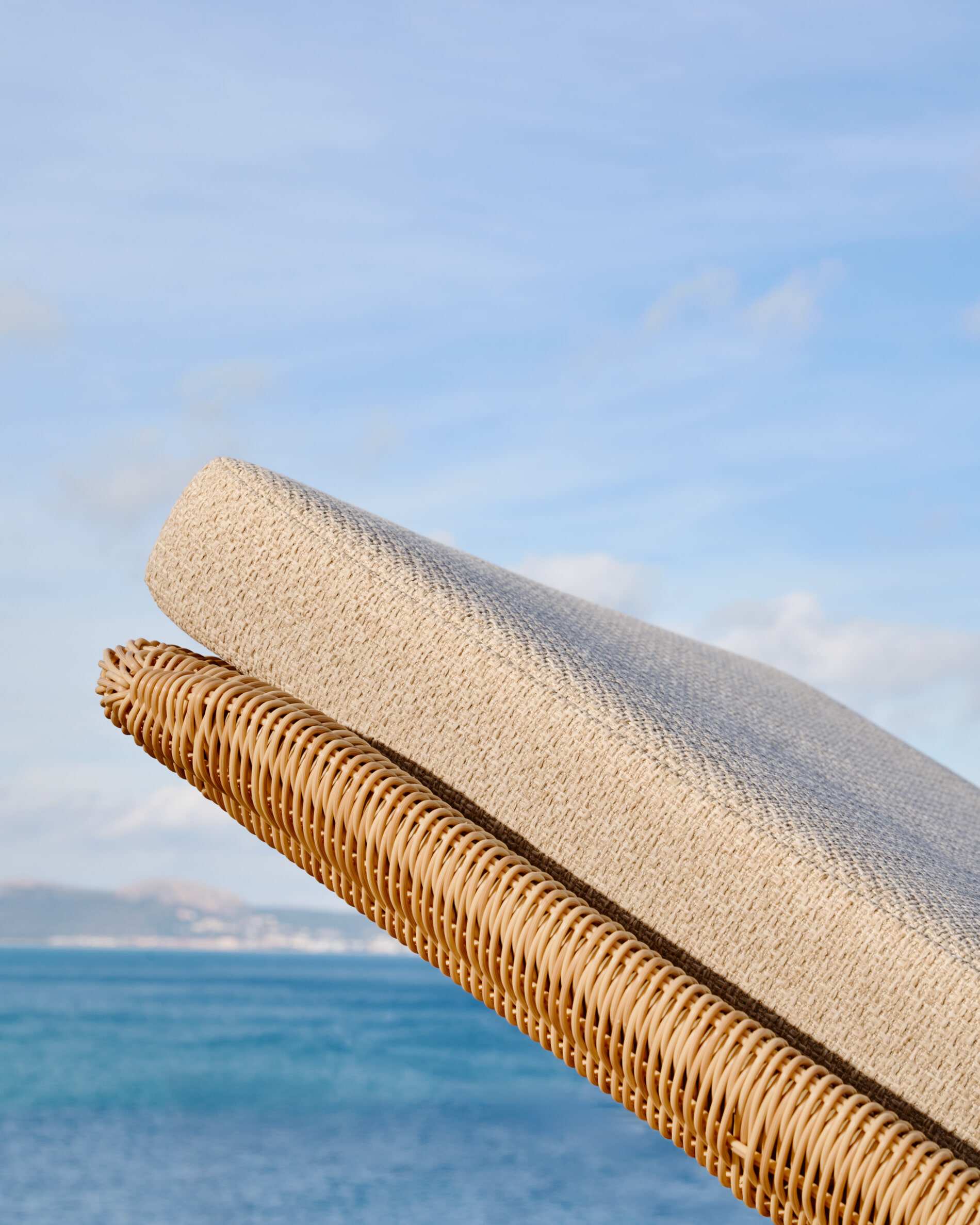 Kave Home Ligbed 'Galea' Teakhout en rattan