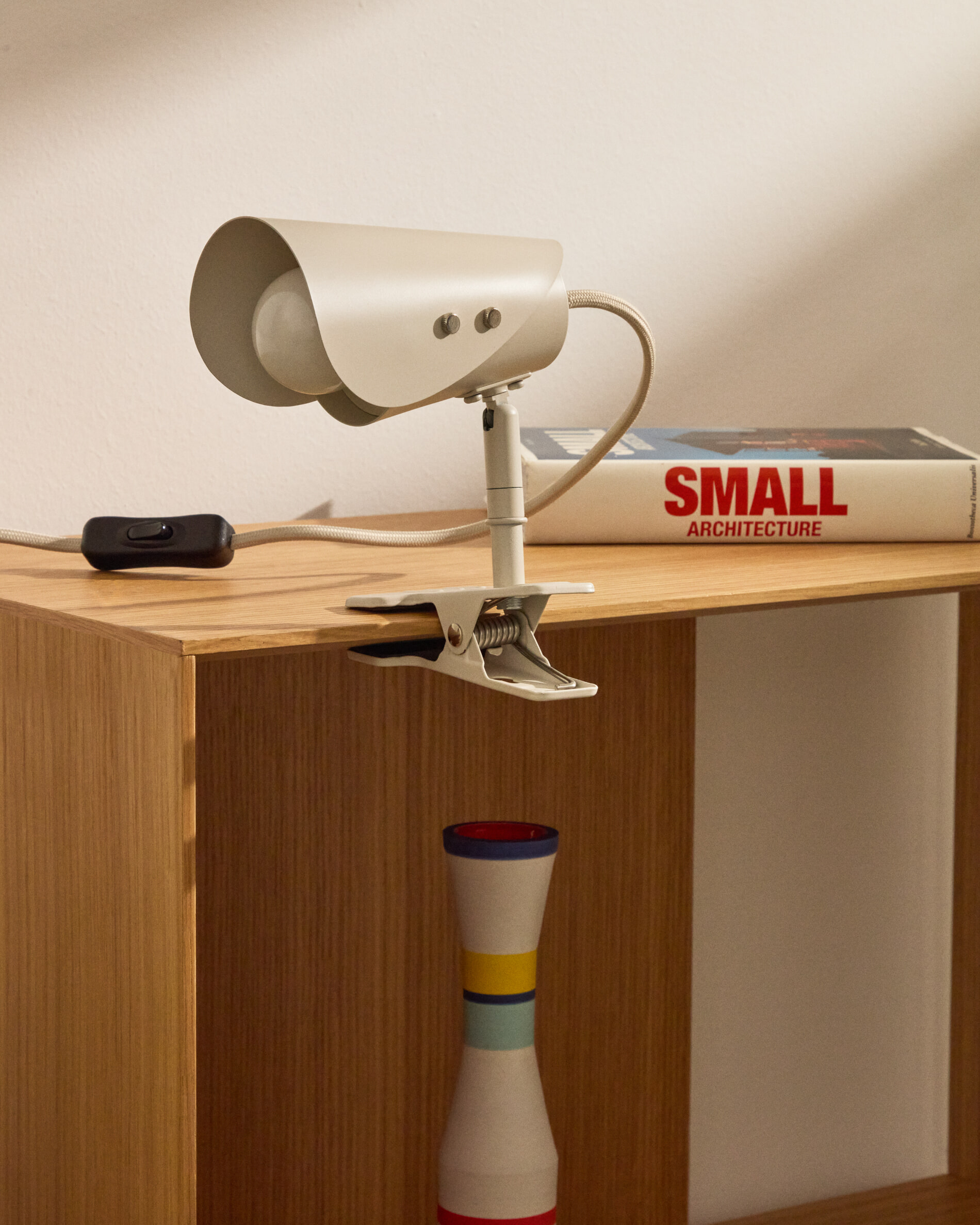 Kave Home Tafellamp 'Jula' Met klem, kleur Grijs