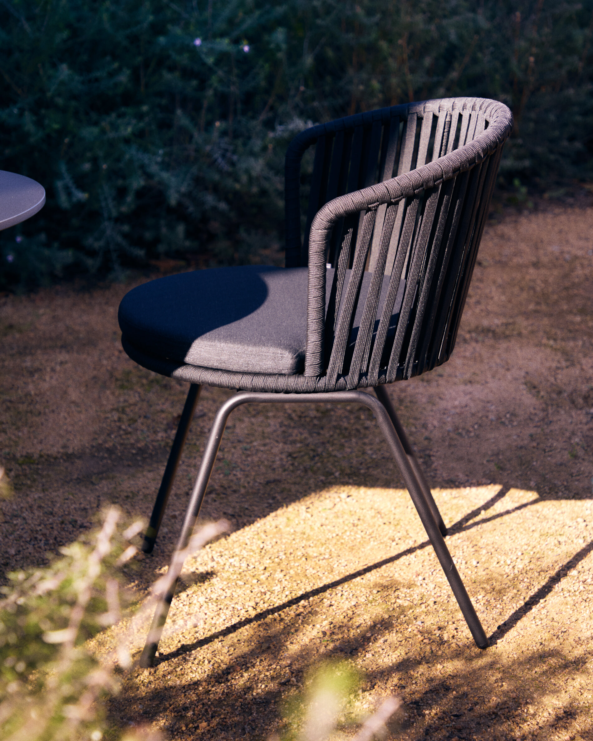 Kave Home Tuinstoel 'Saconca' Gevlochten touw, kleur Zwart