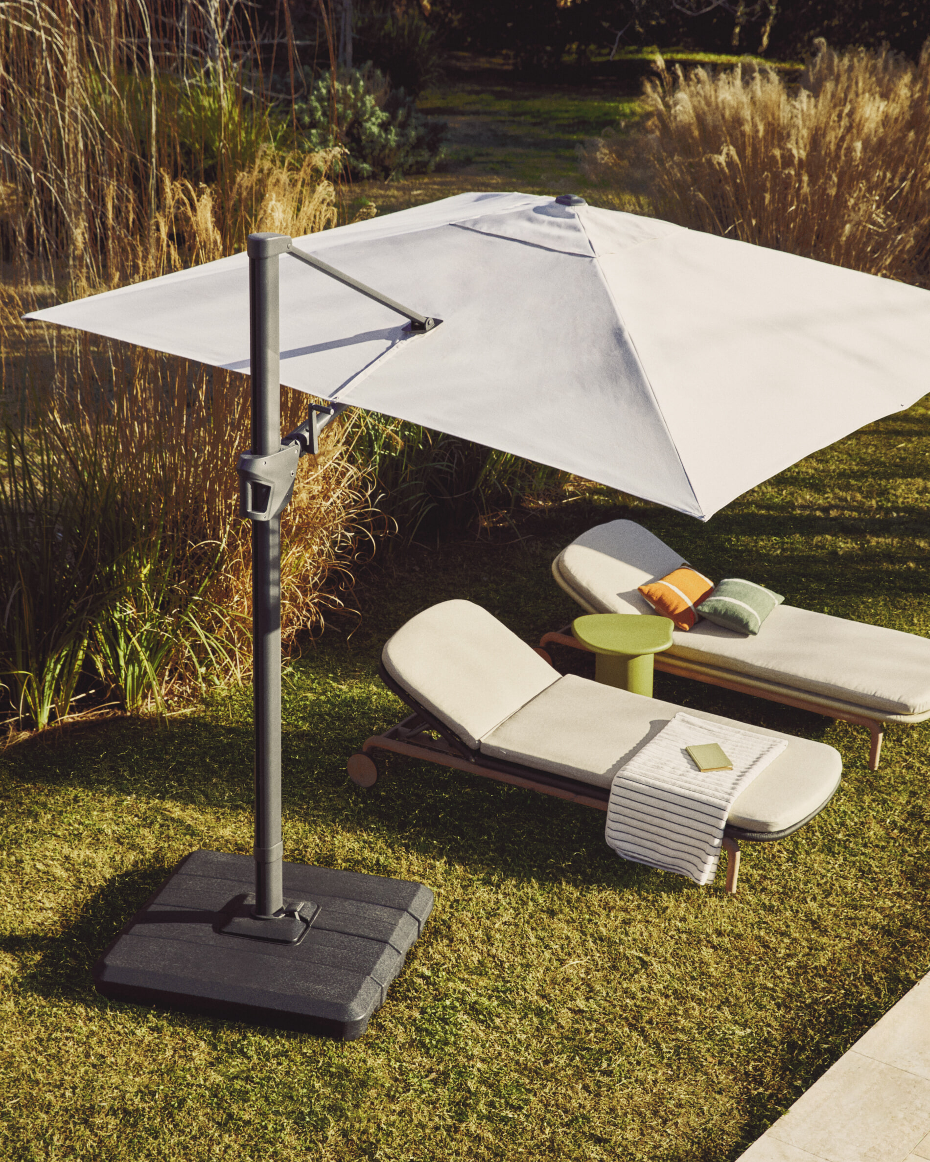 Kave Home Parasolvoet 'Alfaz' t.b.v. Zweefparasol, kleur Zwart