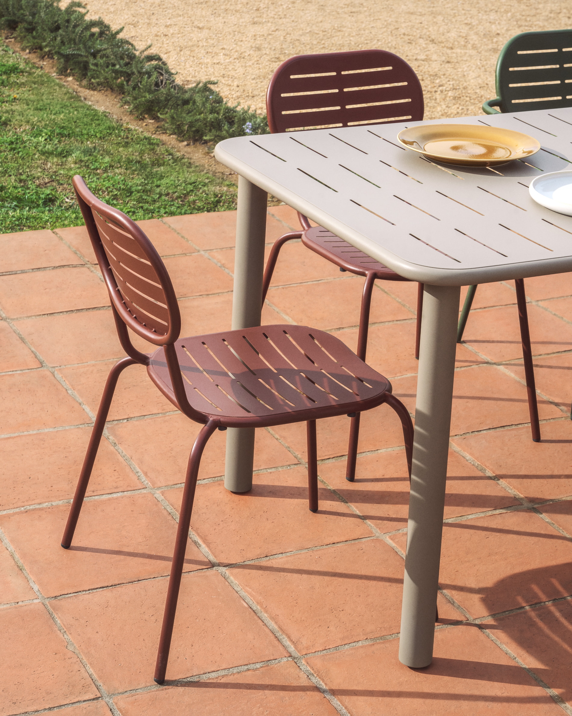 Kave Home Tuinstoel 'Brai' Staal, kleur Donkerrood