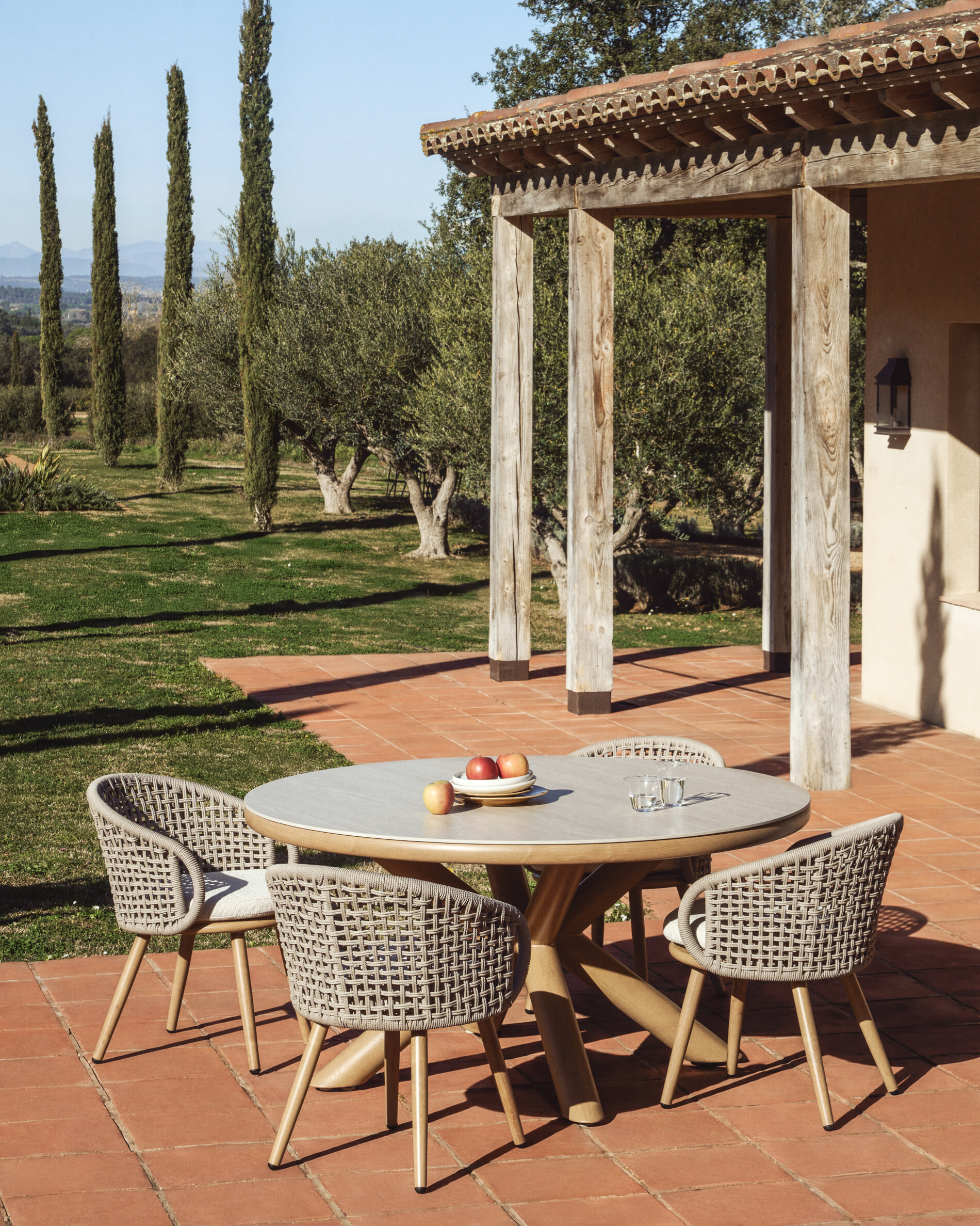 Kave Home Ronde Tuintafel 'Mirtia' Gesinterde steen en houtlook, 148cm