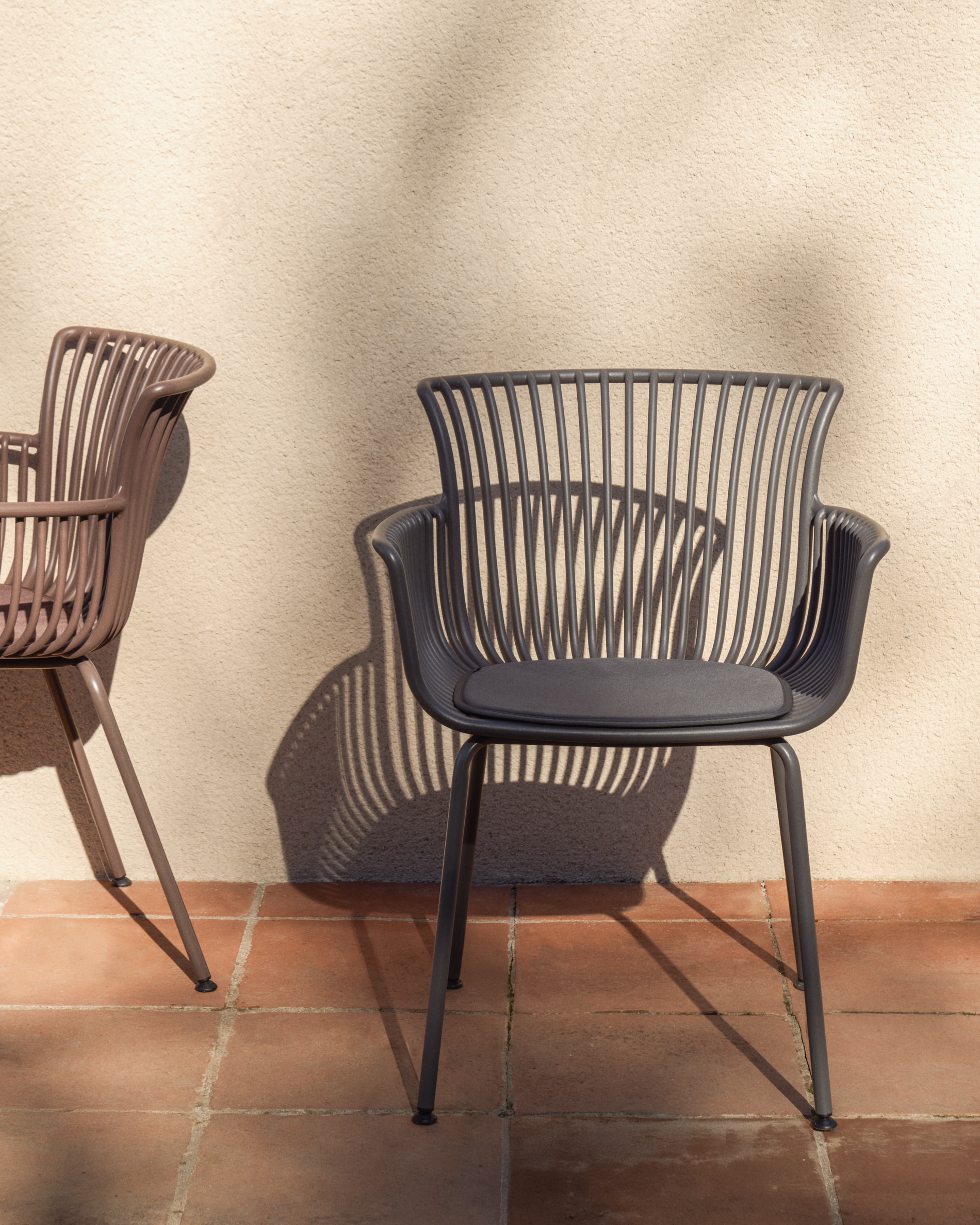 Kave Home Tuinstoel 'Surpika' kleur Donkergrijs