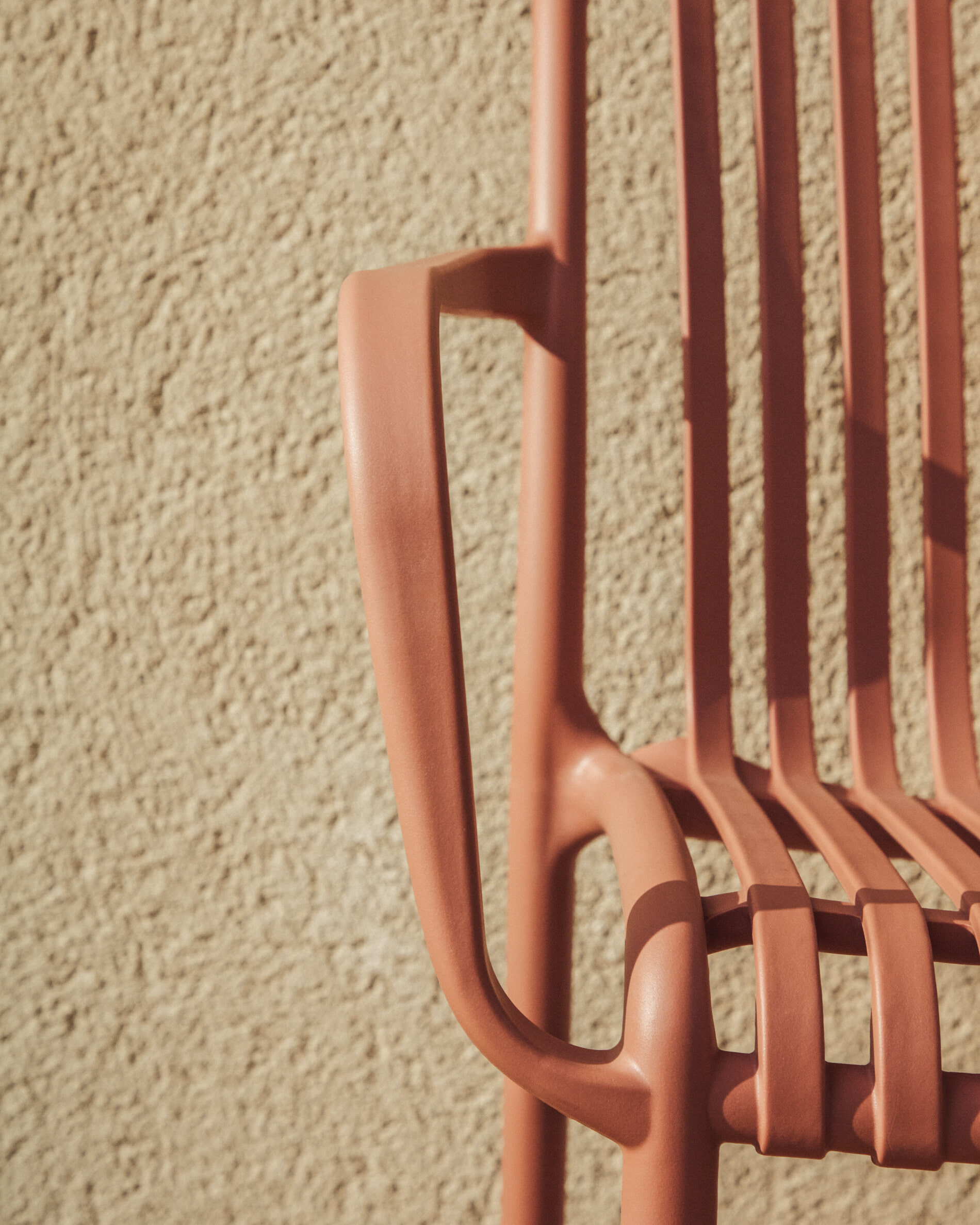 Kave Home Tuinstoel 'Isabellini' Gerecyclede kunststof, kleur Terracotta