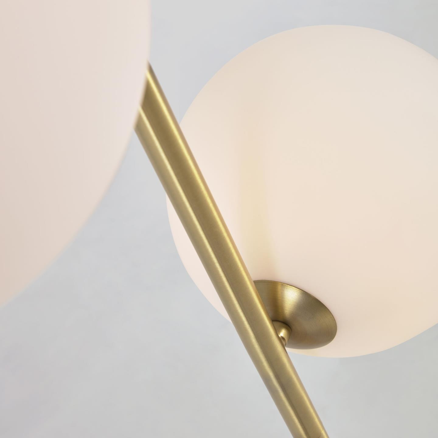 Kave Home Vloerlamp 'Lonela' Marmer en messing, 2-lamps